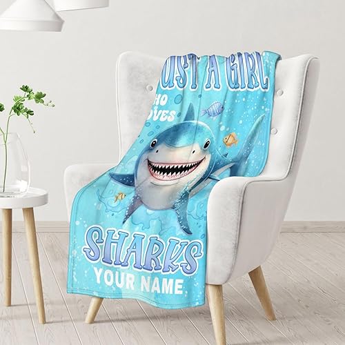 Miniatura 32 de Manta de tiburón personalizada con nombre, 30 x 40 pulgadas, lindas mantas de tiburón para niños y niñas, manta de felpa suave y mullida azul claro