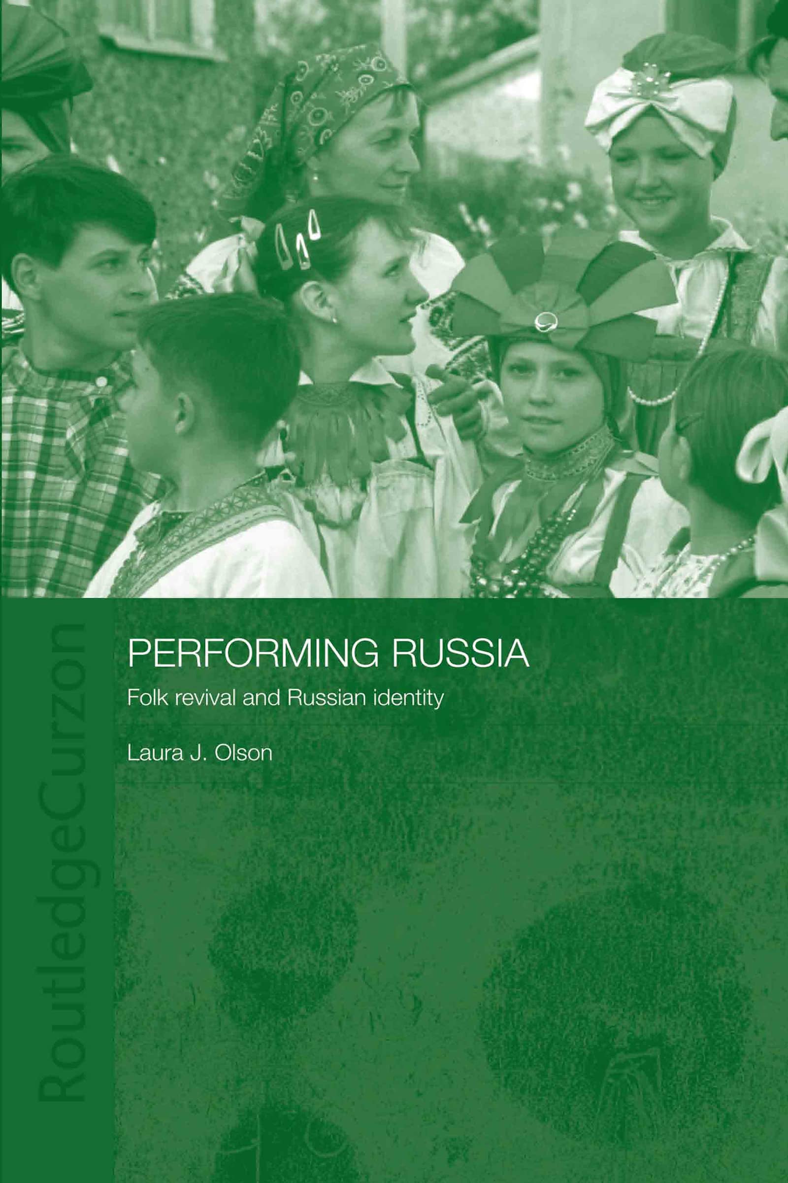Performing Russia Folk Revival comprendre la crise identitaire russe par le livre