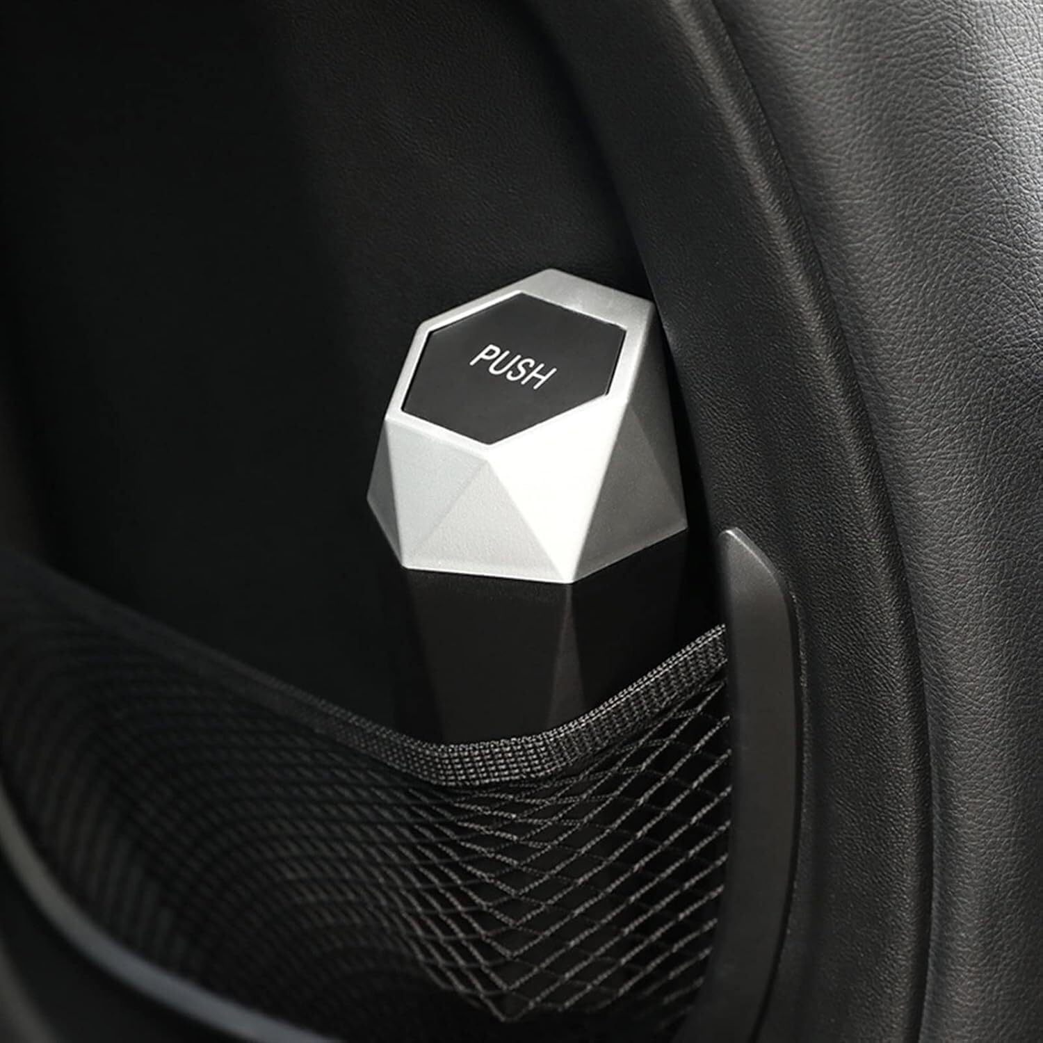 Małe pojemniki Kosz na śmieci Mini Typ prasowania Uchwyt samochodowy na kubek Kosz na śmieci Rombowy pojemnik do przechowywania Kosz na śmieci z pokrywką na biurko Sypialnia w biurze, 4 kolory Kosz na