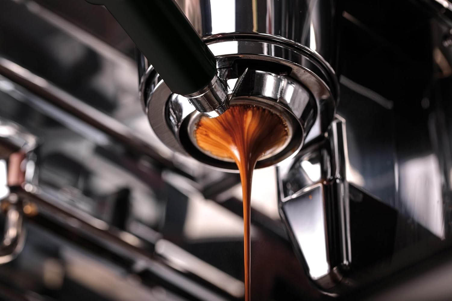 Pavin caffè Espresso coffee beans - Extra Bar | Medium roast | coffee beans whole | italian roast coffee | espresso beans | Intense & Creamy | Non-GMO | No Molds | 30% Arabica | 70% Robusta | 2.2 lbs