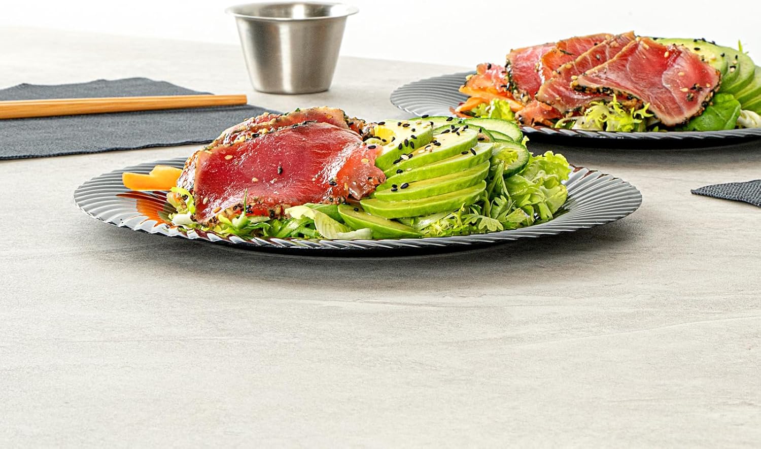 Moderna 9 Inch Premium Disposable Plates, 200 Round Plastic Plates For Parties - Wave Pattern, Heavy-duty, Black Plastic Dinner Plates, For Warm And Cold Foods, Ideal For Cafes - Restaurantware