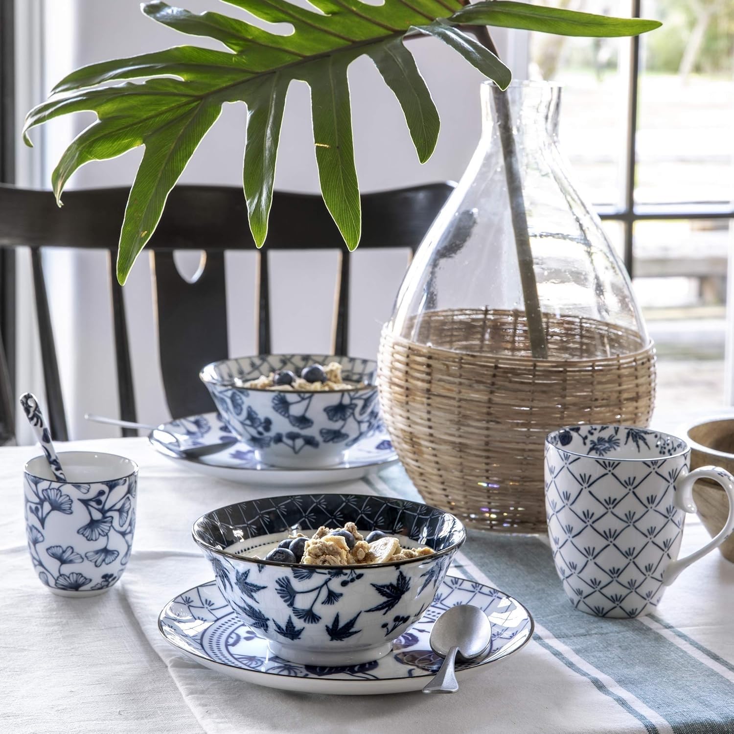 TOKYO design studio – Flora Japonica Teller-Set (4-tlg.), 20,6cm | Hochwertiges Porzellan – spülmaschinen- & mikrowellengeeignet – individuelle Muster – mit Geschenkbox – Hergestellt in Japan