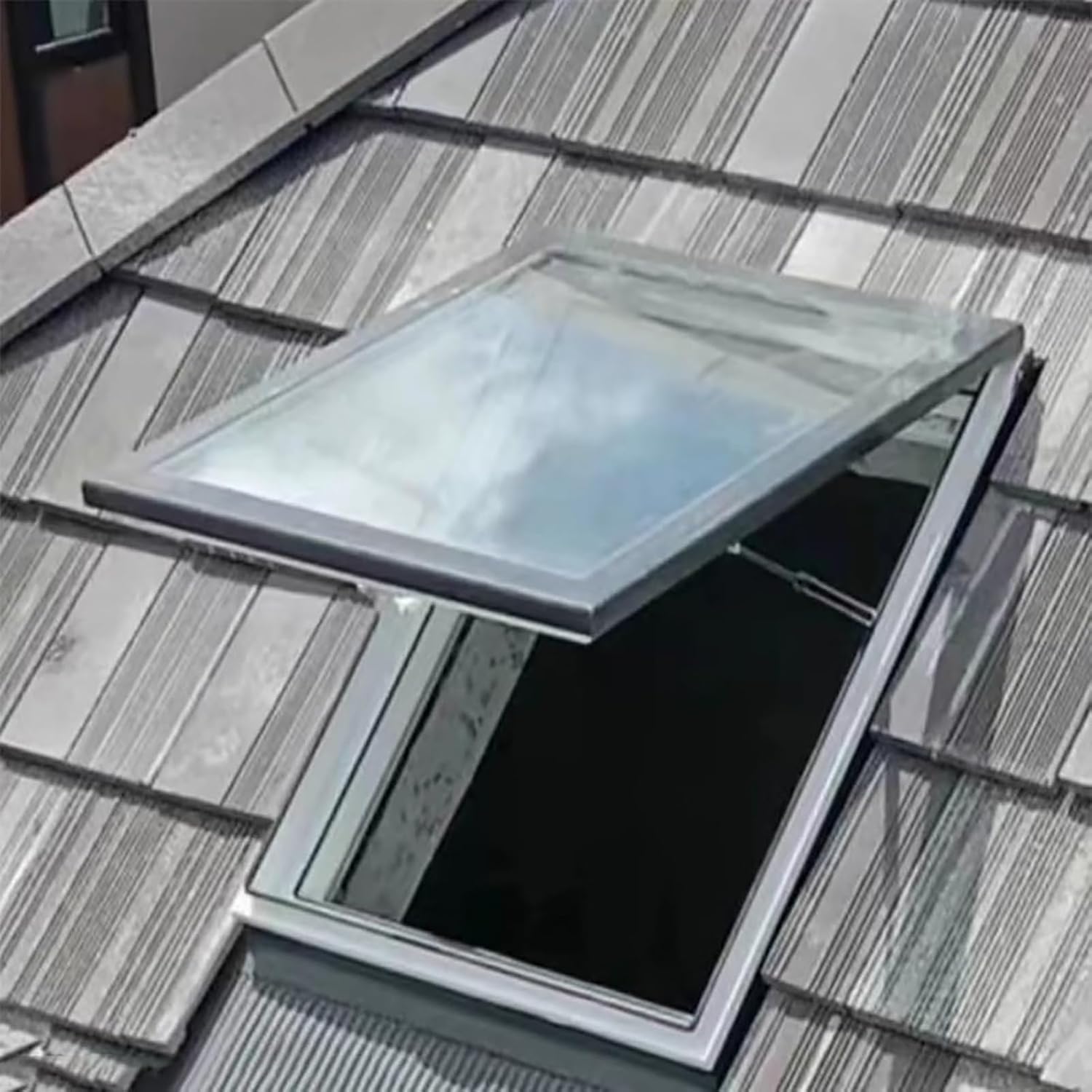Aluminium Egress Skylight, Manual Venting Multi-Angle Roof Viewing Window for Indoor Attic, Sloped Flat Roof Lighting Well