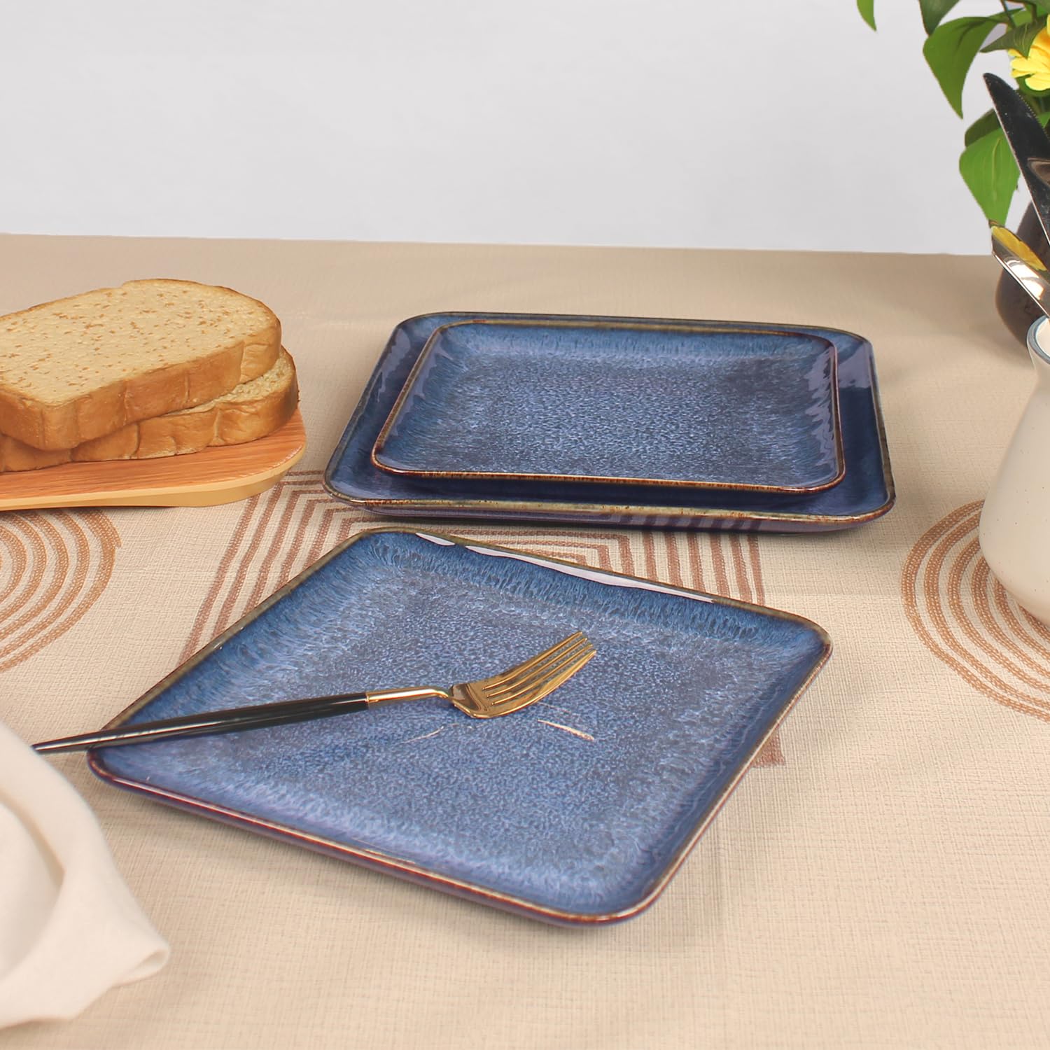 Lot de 4 assiettes à dîner en céramique - Passe au four à micro-ondes et au lave-vaisselle - Résistantes aux rayures - Assiettes carrées de 22,9 cm - Bleu