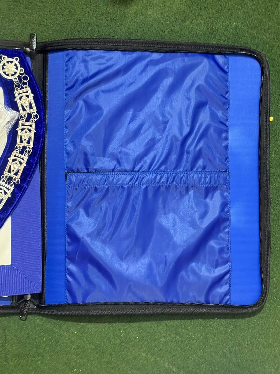 Past Master Regalia Set – Past Master Apron, Chain Collar, White Gloves & Carry Case – Masonic Square and Compass Regalia Kit Set