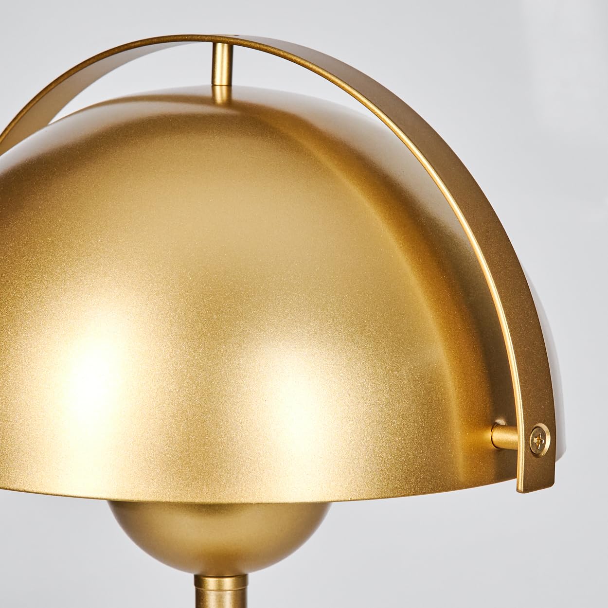 HOFSTEIN Lampe de table Guttsta, lampe de table en métal doré, lampe moderne au design rétro/vintage, (Ø 20 cm), hauteur 43 cm, interrupteur sur câble, E14, salon, chambre, salle à manger, bureau
