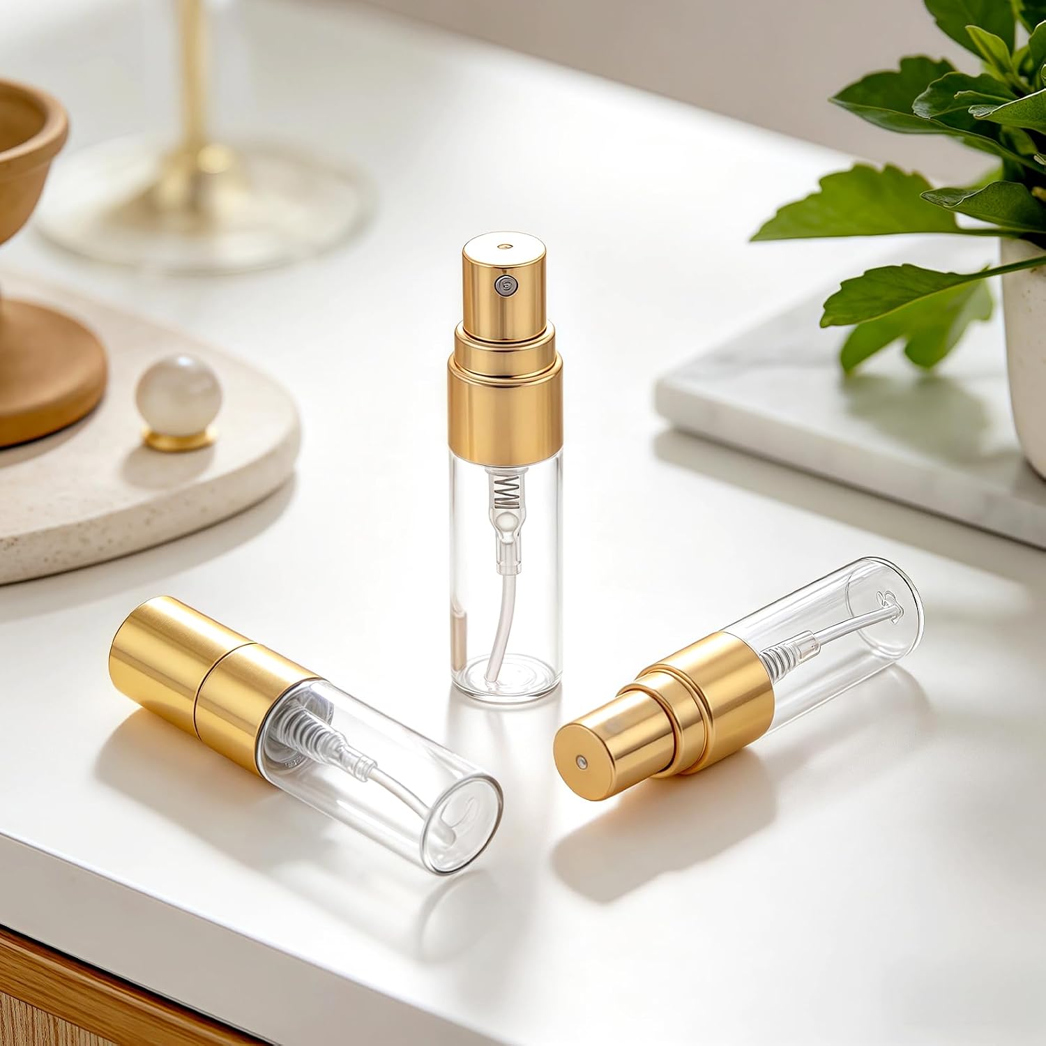 Esoes 30 Pcs Mini Perfume Spray Bottles 3ml, Clear Spray Bottle Refillable Fine Mist Atomizer, Glass Perfume Bottles Portable Empty Sample Containers for Cleaning, Essential Oils, Travel – Gold Cap