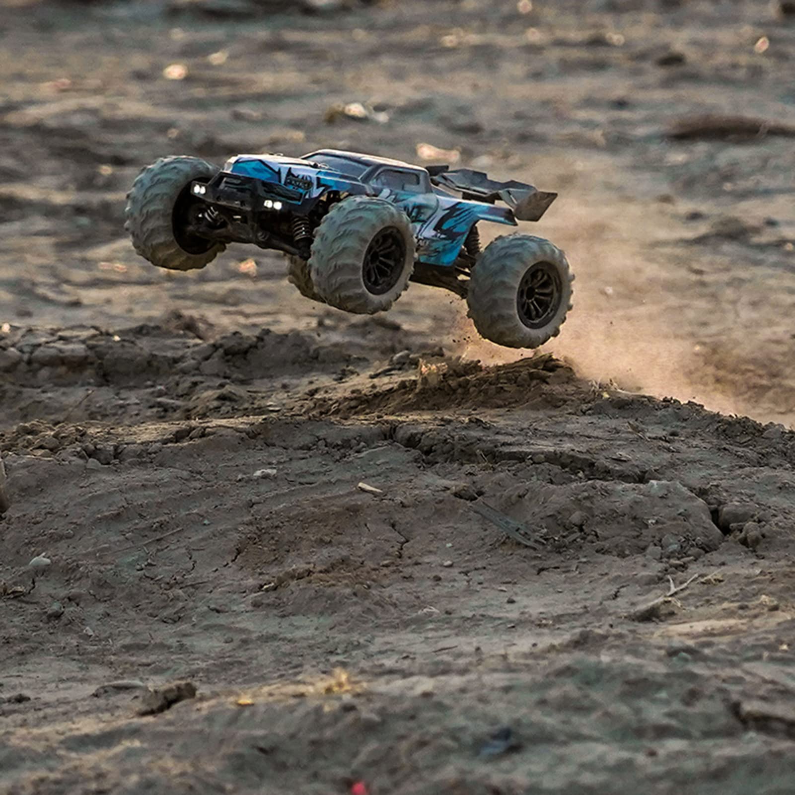 Samochód zdalnie sterowany RC Samochód 2,4 Ghz 70 KM/H High Speed 1/16 Off Road RC Truck Silnik Bezszczotkowy silnik LED Światło 4WD Bieganie Pojazd Wspinaczka Samochód Prezenty dla dzieci