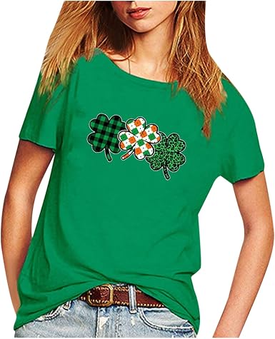 Amazon.com: Camisetas de manga corta para mujer, diseño de trébol de la  suerte, con estampado de leopardo, a cuadros, estilo casual, cuello  redondo, forro polar verde con licencia oficial de star wars