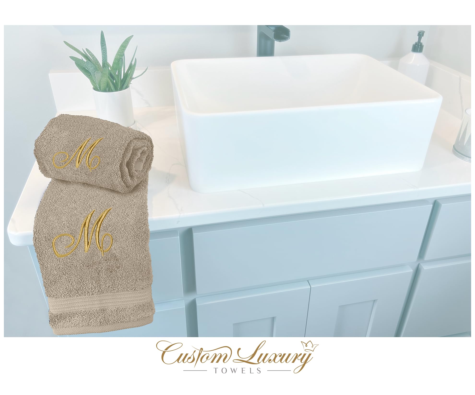 Set Di 2 Asciugamani Turchi Personalizzati Con Monogramma, 100% Cotone Oeko-Tex, 40,6 X 68,6 Cm. Scegli La Lettera, Il Colore Dell'asciugamano (nero, Bianco, Blu Navy, Grigio, Beige, Oro) E Il Filo Del Ricamo. Regalo Di Nozze Perfetto.