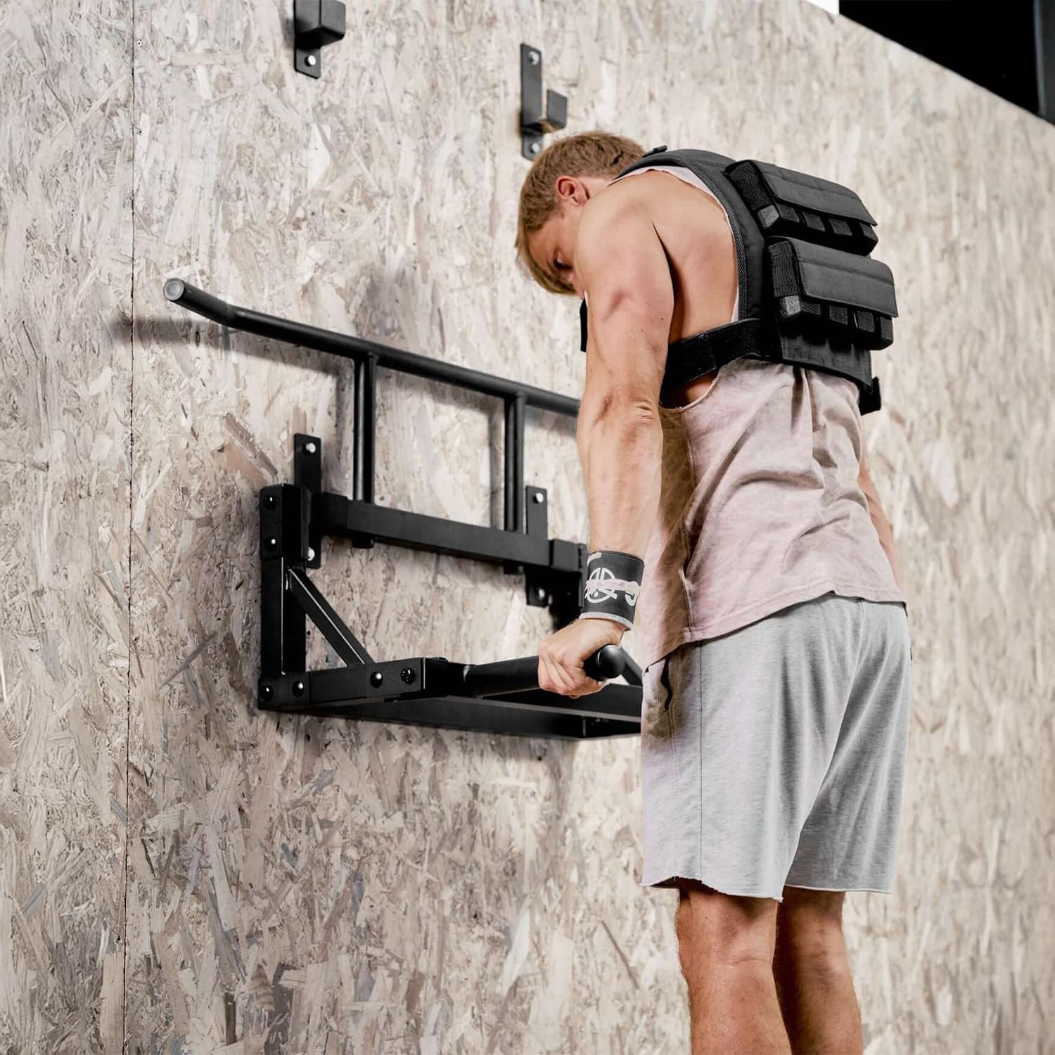 ERIC FLAG Sbarra Trazioni a Muro 2 in 1 Trazioni & Dips | Acciaio Rinforzato, Carico Max 250 kg | Montaggio su Parete Cemento/Mattoni, Kit Fissaggio Incluso | Stazione Trazioni Dips Multi-Grip