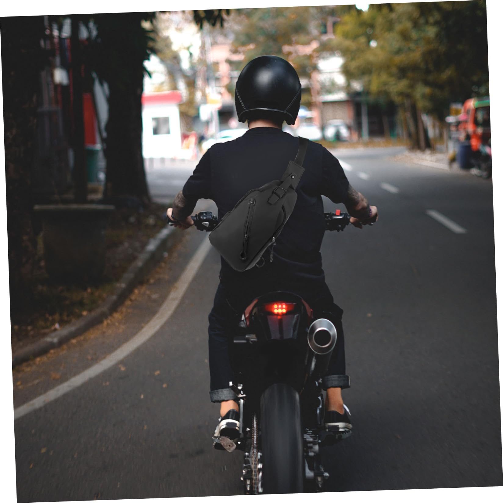 Gatuida Bolso Bandolera Para Hombre Puerto Usb Funcional Bolsa De Pecho Deportiva Negra Para Uso Diario y Outdoor Tamaño Compacto