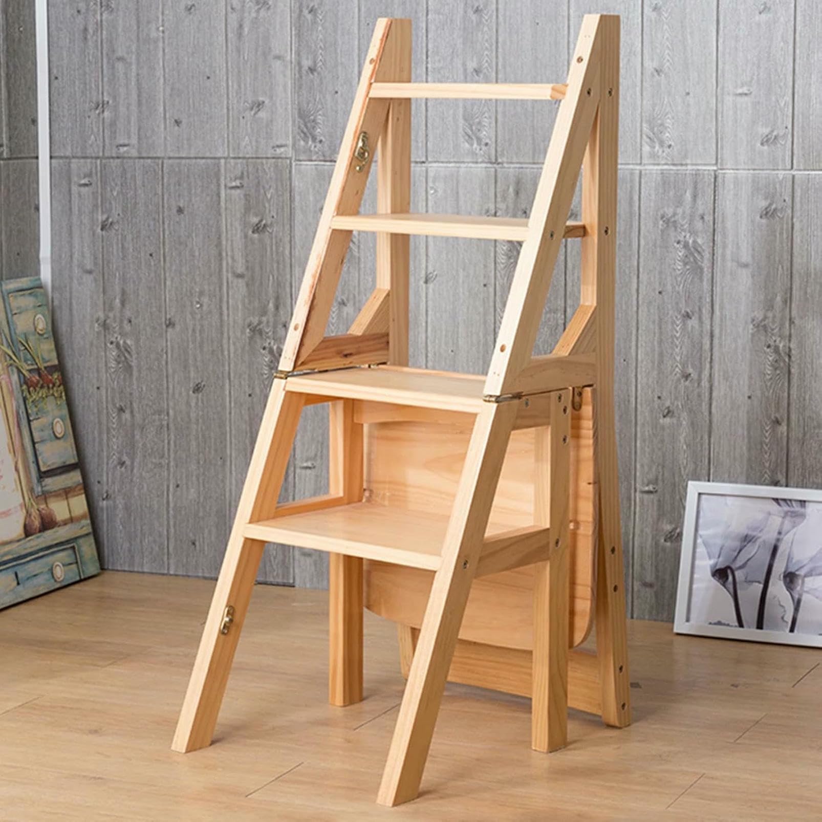 Silla de cocina plegable que soluciona la falta de espacio y se convierte en escalera