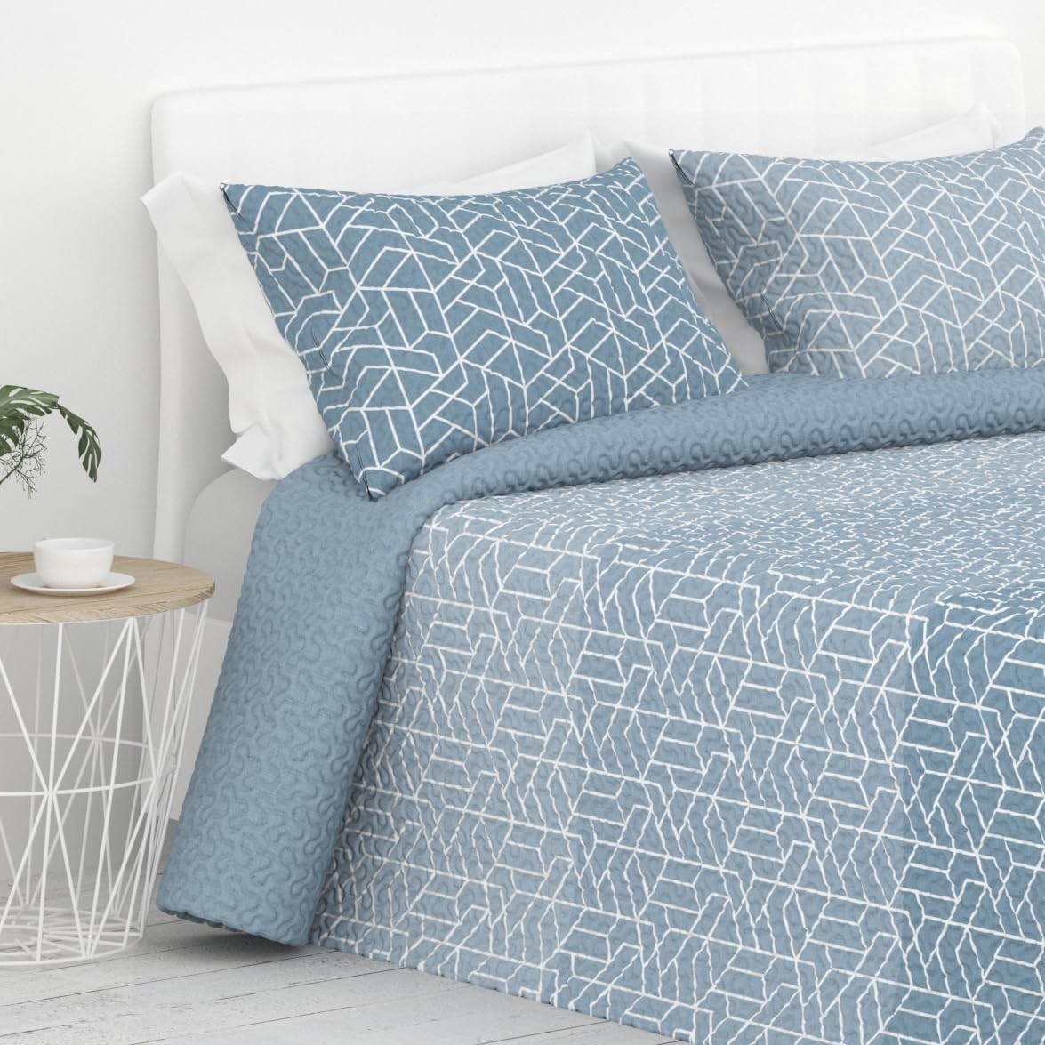 Liniva Home Colcha Fina Reversible de Verano y Primavera. Colcha con Funda DE COJÍN. Cubrecama Elegante de Microfibra Extra Suave. (Lineal - Celeste - Cama 135 cm)