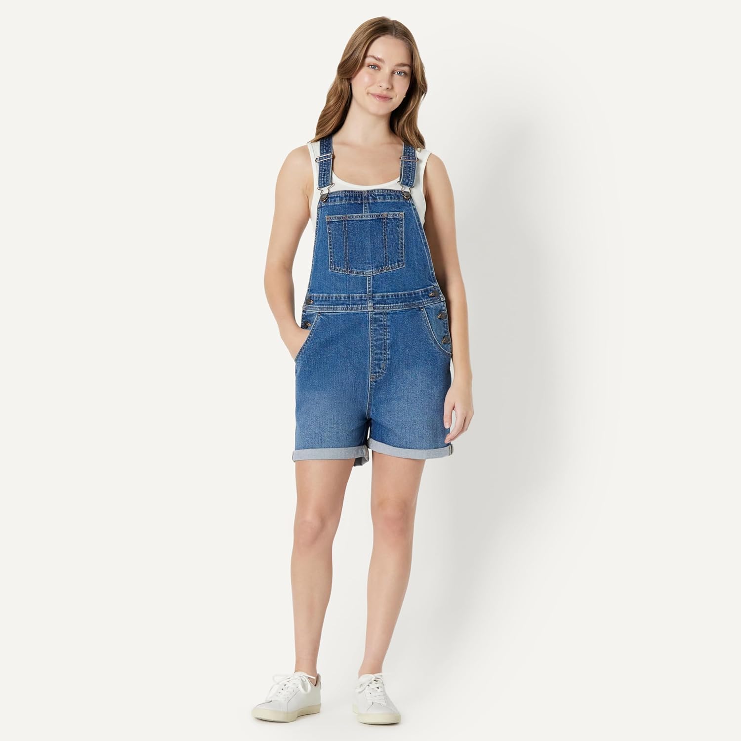 Amazon Essentials Women's Women's Medium Stretch Relaxed-Fit Denim Short Overalls with Adjustable Straps