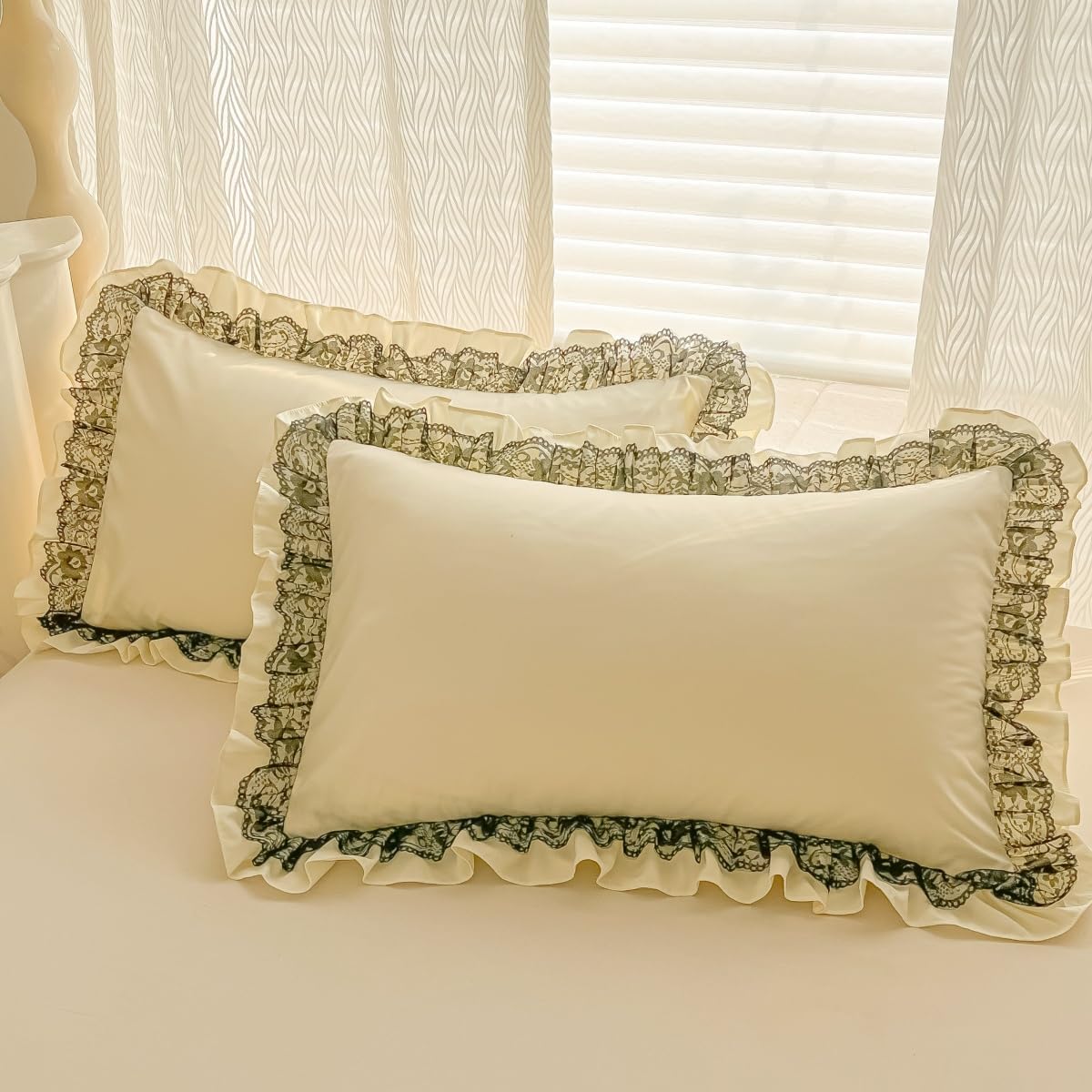 IHOUSTRIY Lace Ruffled Duvet Cover Full Size, Cute Girls Bedding Set Set with Zipper, 3 Pieces Chic Comforter Cover Set with Black Ruffle - Cream, Full
