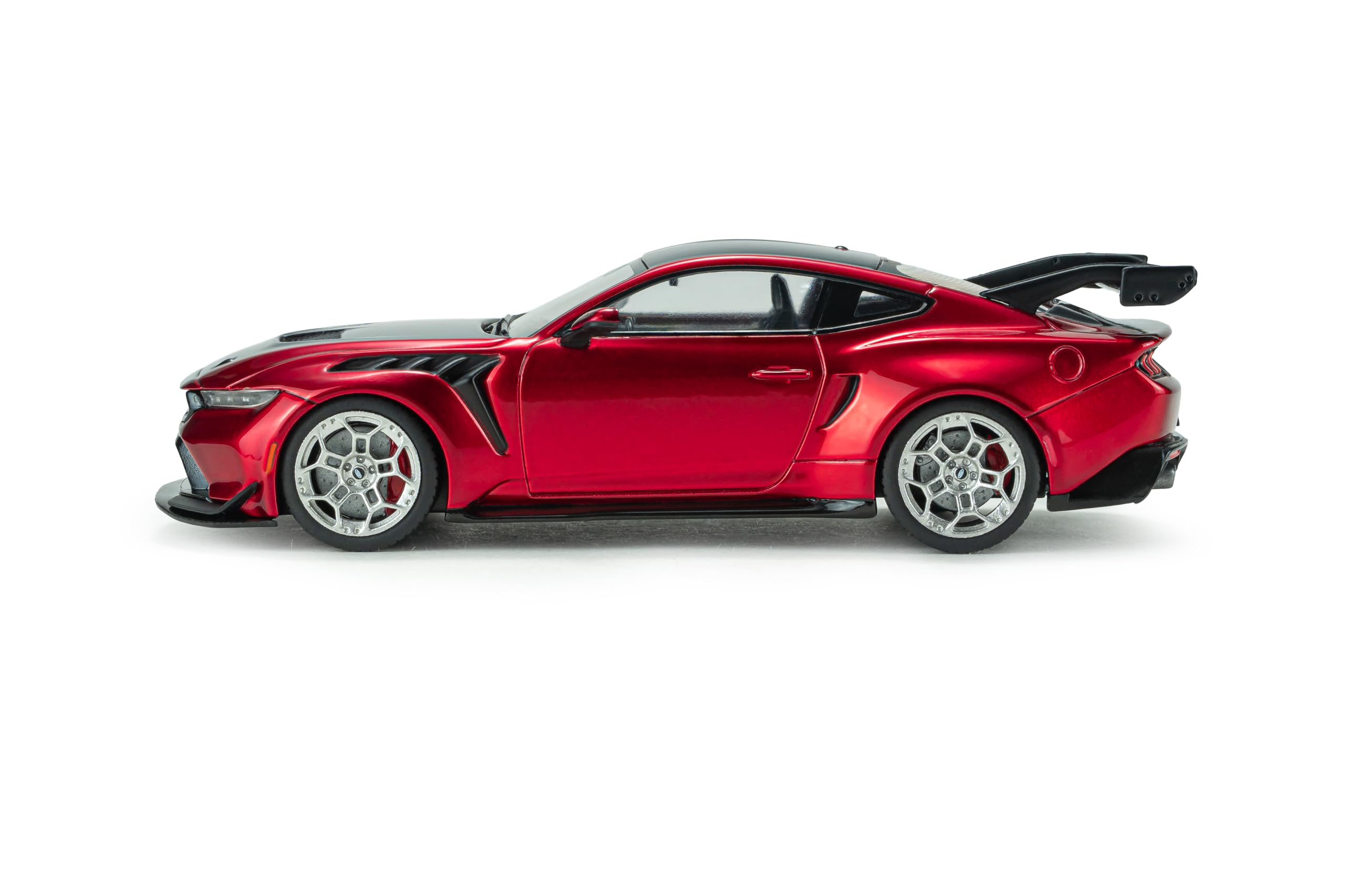Solido Ford Mustang GTD Molten Magenta 2025 - Modellino auto modellino Tri-Coat metallizzato, modellino in miniatura ricca di dettagli, rosso, scala 1:43