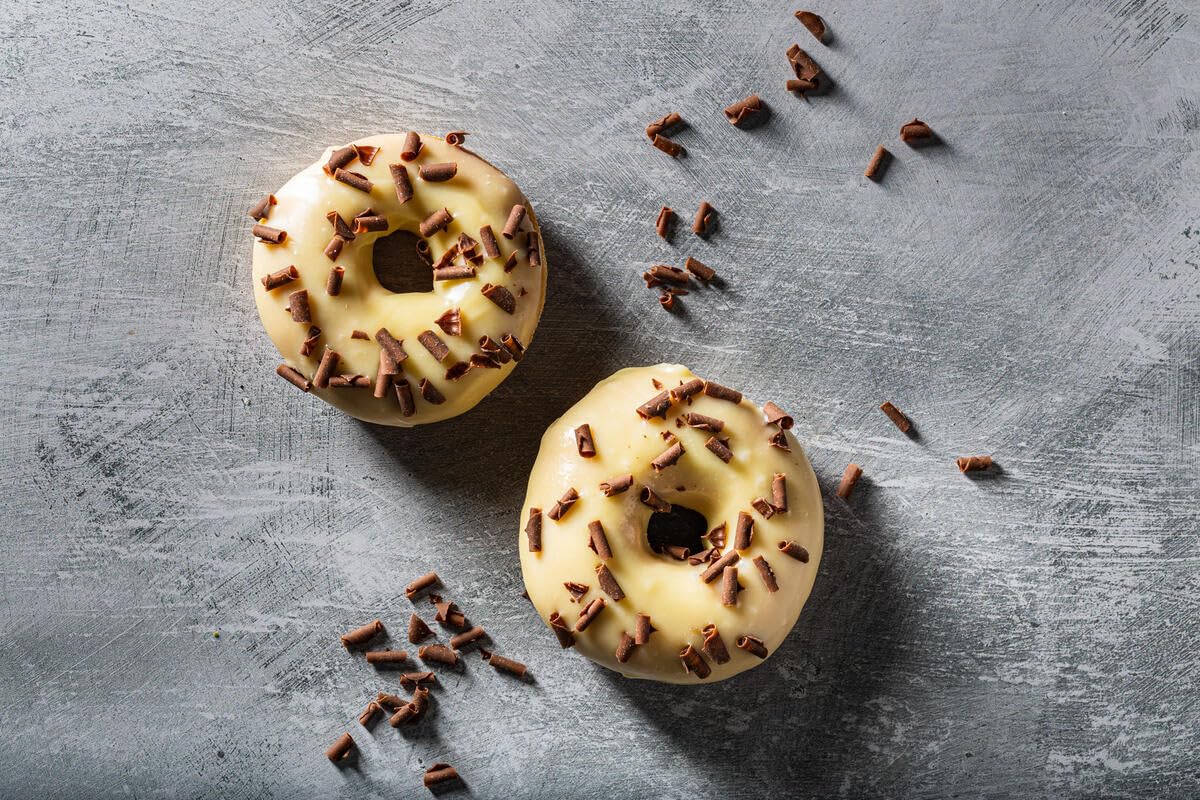 Callebaut Recipe No. W2 Finest Belgian White Chocolate 2.5kg Bag | 28% min dry cocoa solids; 22% min dry milk solids; 35.8% fat; mild milky - light caramel - sweet - vanilla product thumbnail 7