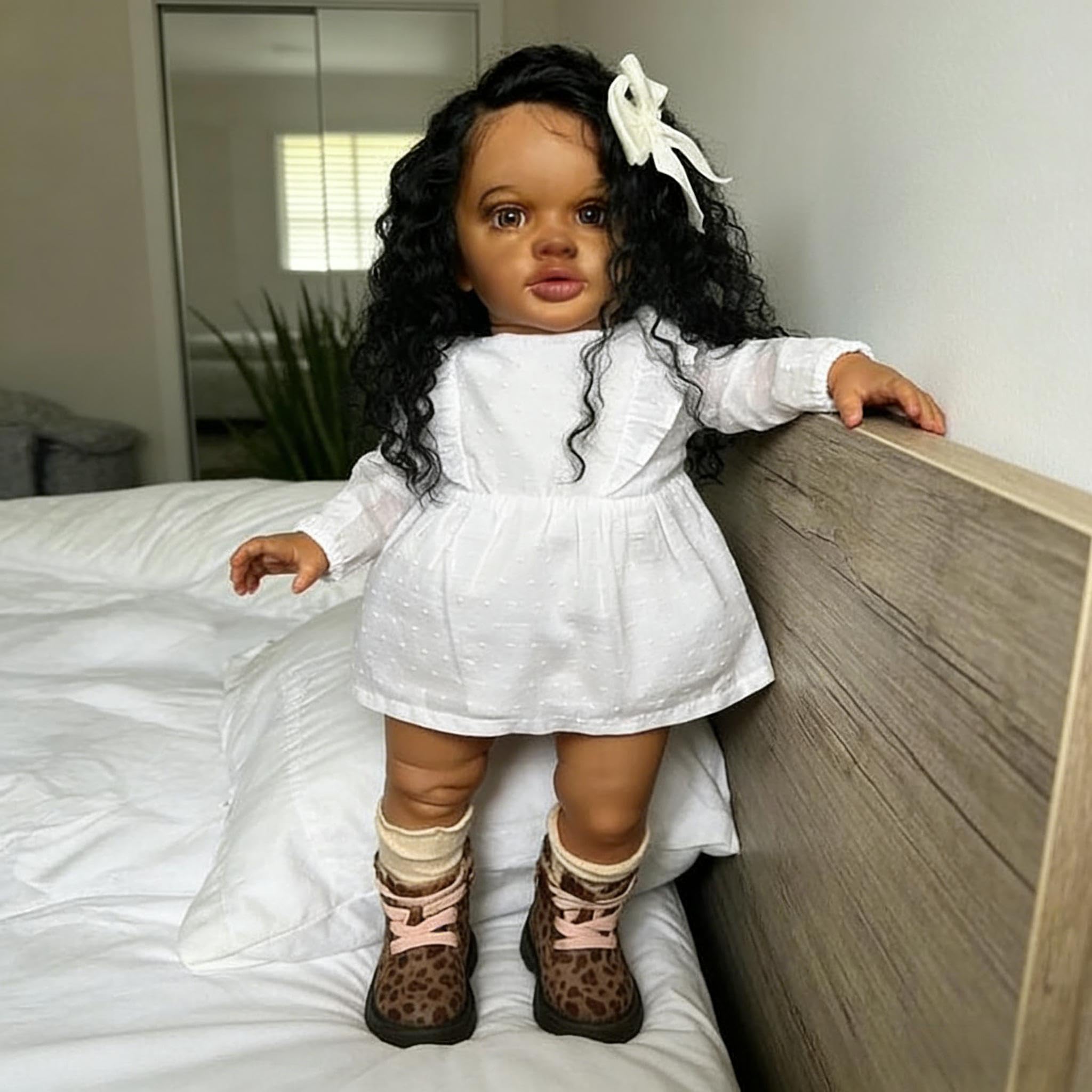 RXDOLL Duży rozmiar Reborn Baby Dolls Czarna Dziewczyna 66 cm Realistyczne Maluch Baby Doll Afroamerykanin Reborn Maluch Lalki Miękka Tkanina Winylowa Body Prawdziwie wyglądające Biracial Niemowlęta