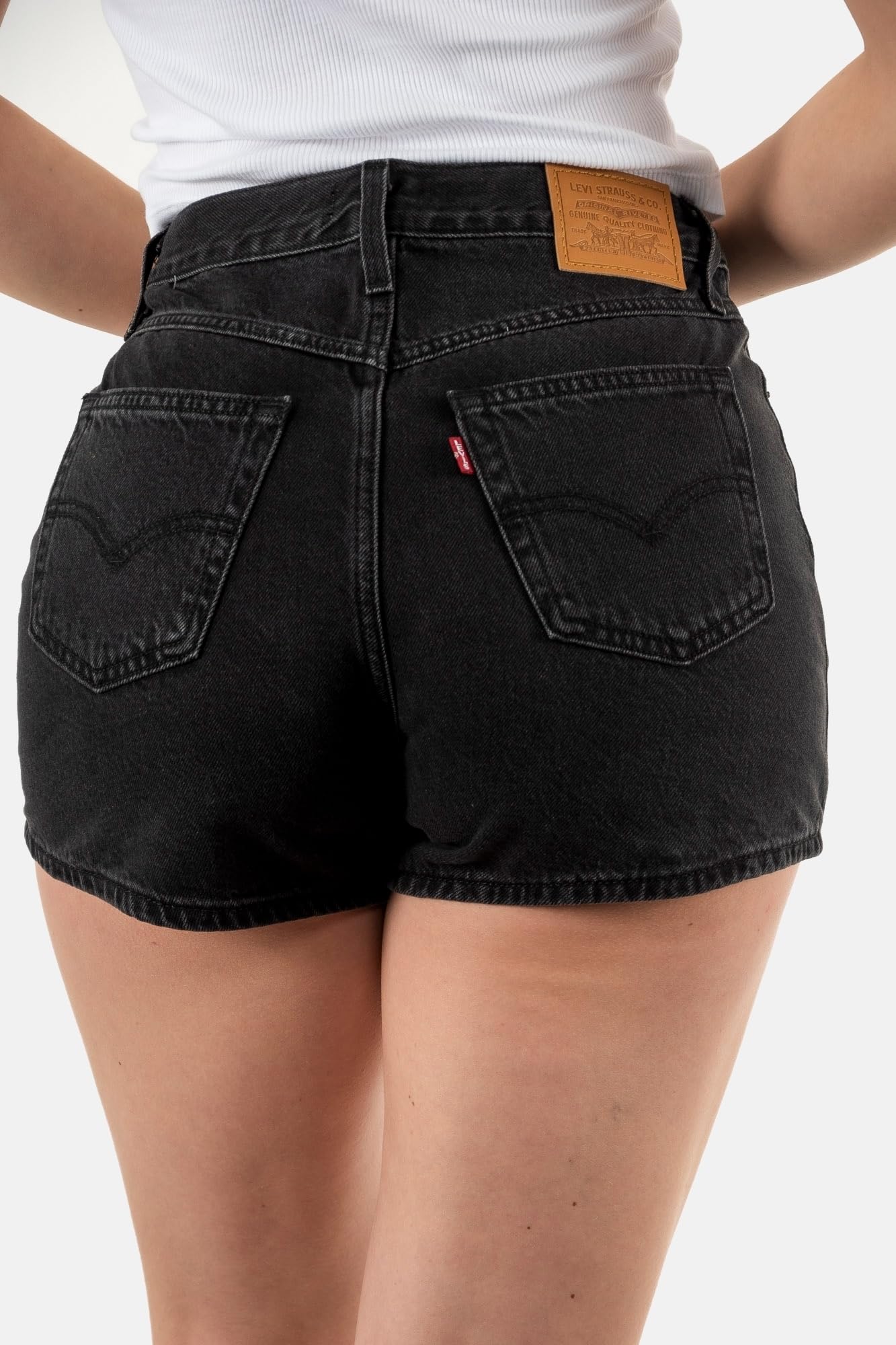 Levi's 80s Mom Short Blacks - 80S MOM SHORT BLACKS Kobiety