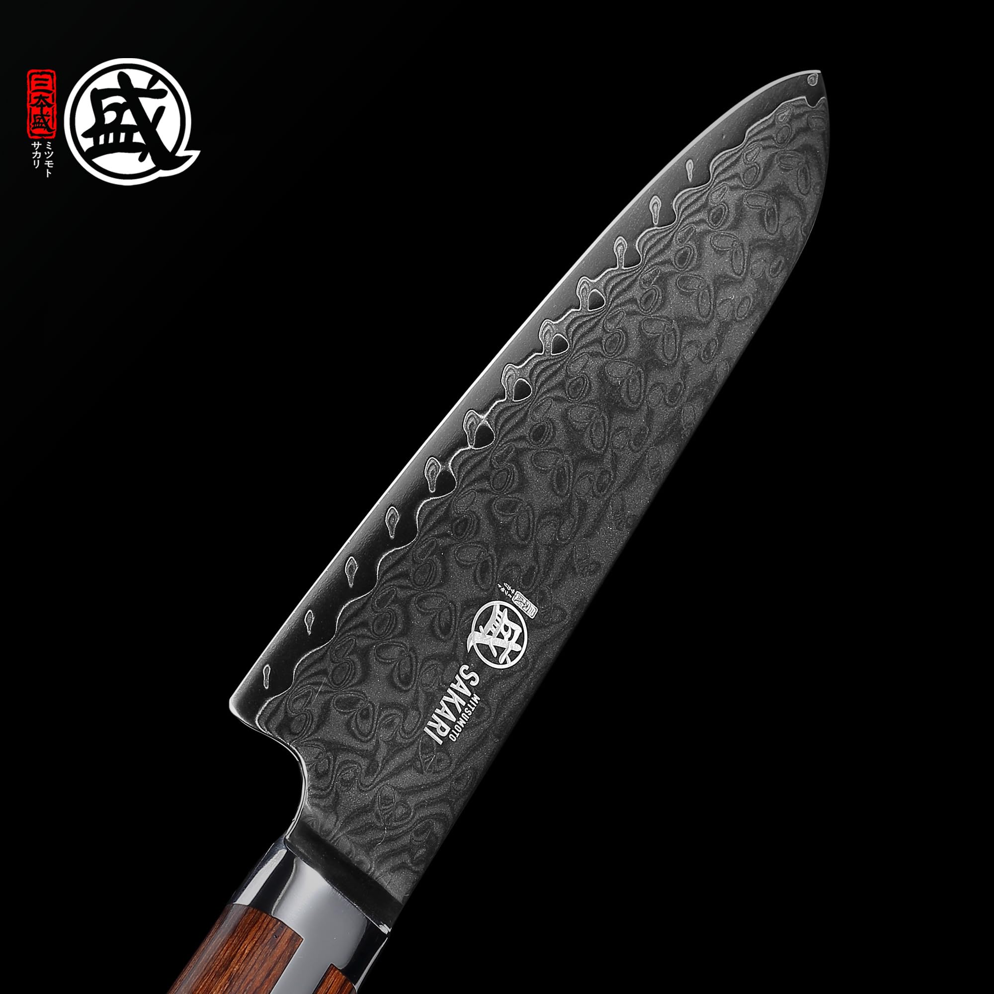 MITSUMOTO SAKARI Cuchillo Santoku Japones, 18 cm Cuchillos Cocina Full Tang, Cuchillos Carne Damasco Forjado a Mano (Mango de Pakkawood y Caja de Sándalo)