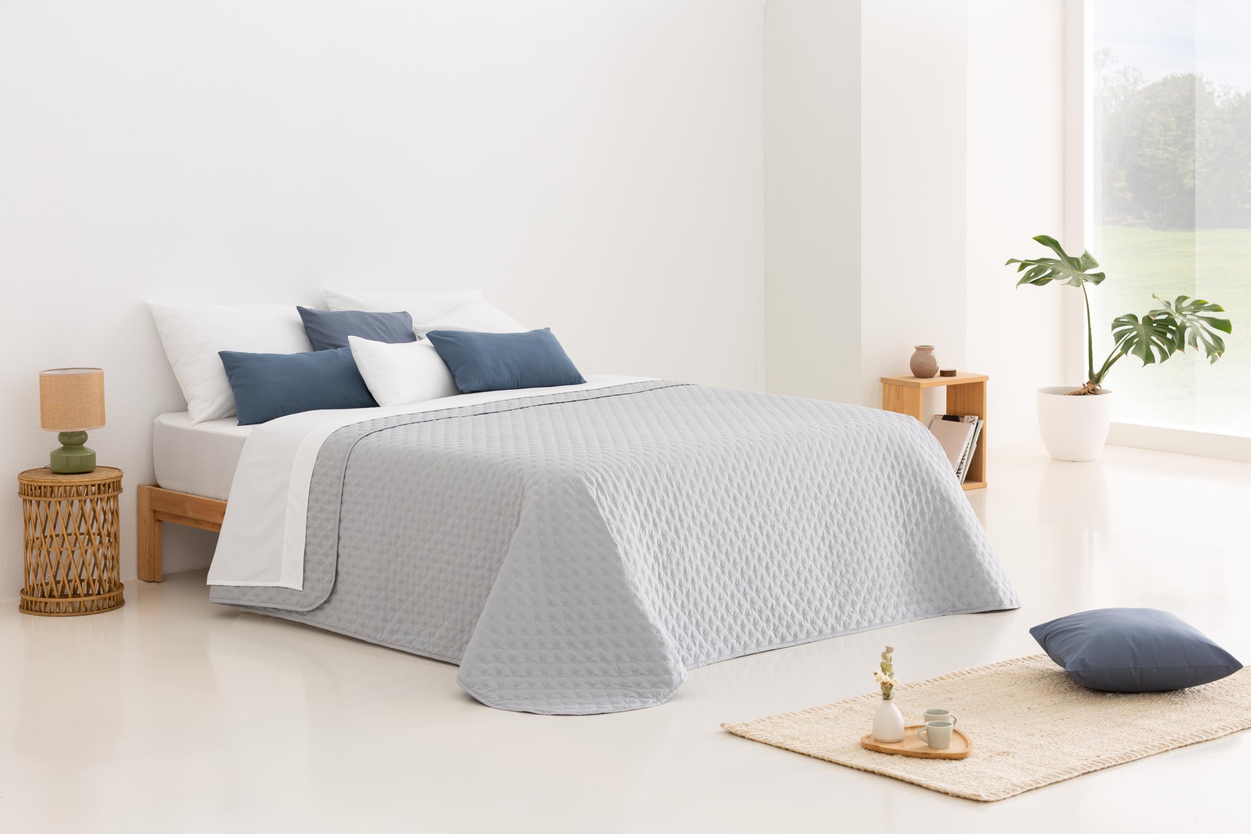 Todocama – Colcha boutí Fina con diseño Estrella, para Primavera, Verano, otoño e Invierno. 100% Microfibra Extra Suave. Cubre Cama Multiusos. Cama 120/135-230x260cm Gris Claro