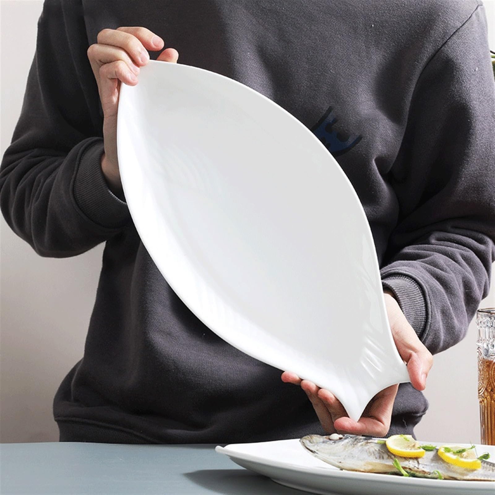 Platos de cena Plato de cena creativo de cerámica for el hogar en forma de pez, plato grande de pescado al vapor blanco simple, vajilla de cocina for restaurante, plato frío