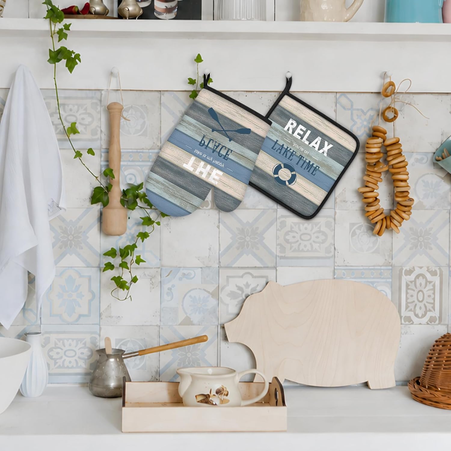 Lake House Life Gifts Kitchen Oven Mitts and Pot Holders Sets