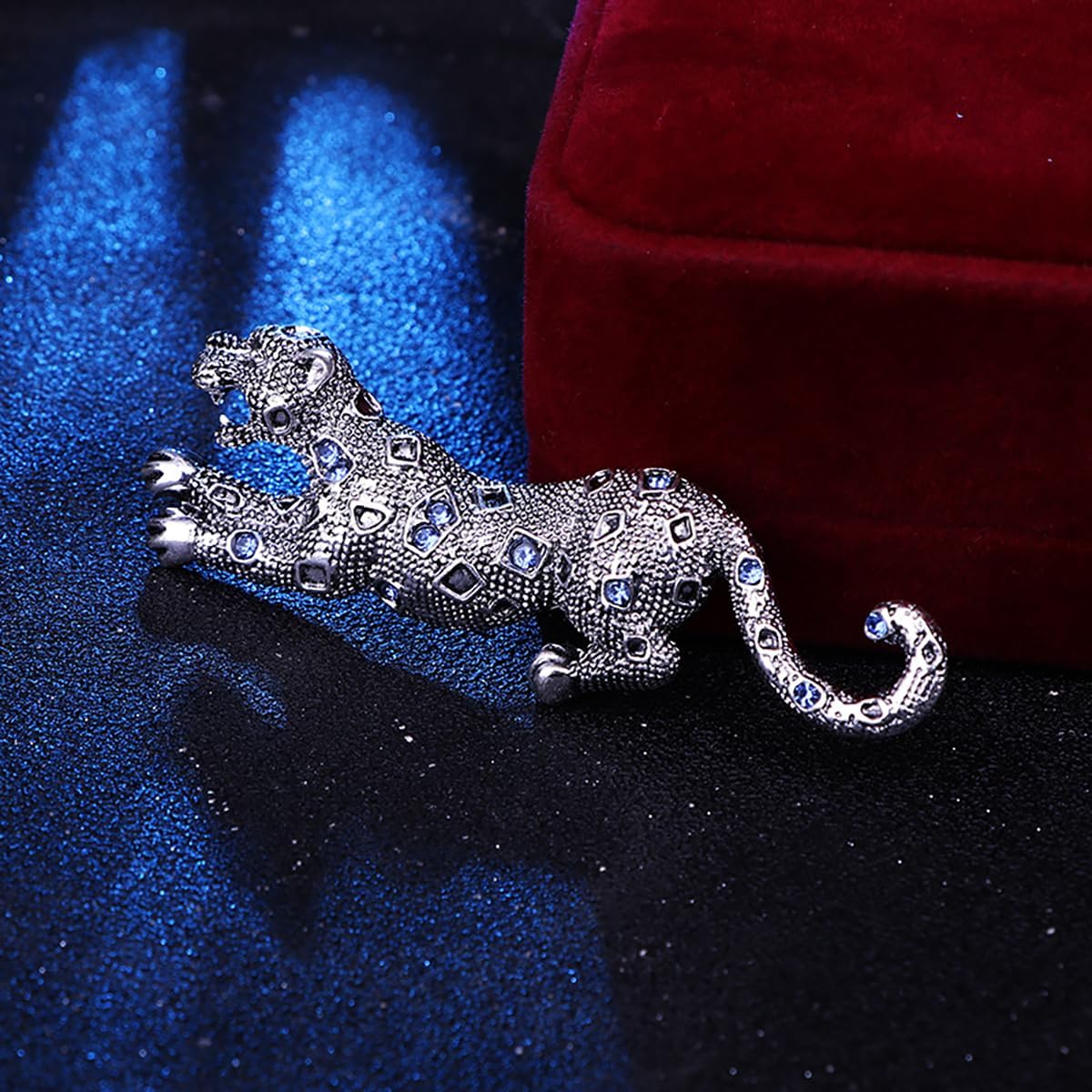 Personalized Rhinestone Leopard Brooch Pin Green Blue Crystal Leopard Brooch Fashion Cool Brooch Lapel Pins Clothes Bag Hat Dress Suit Jewelry for Men - Image 3