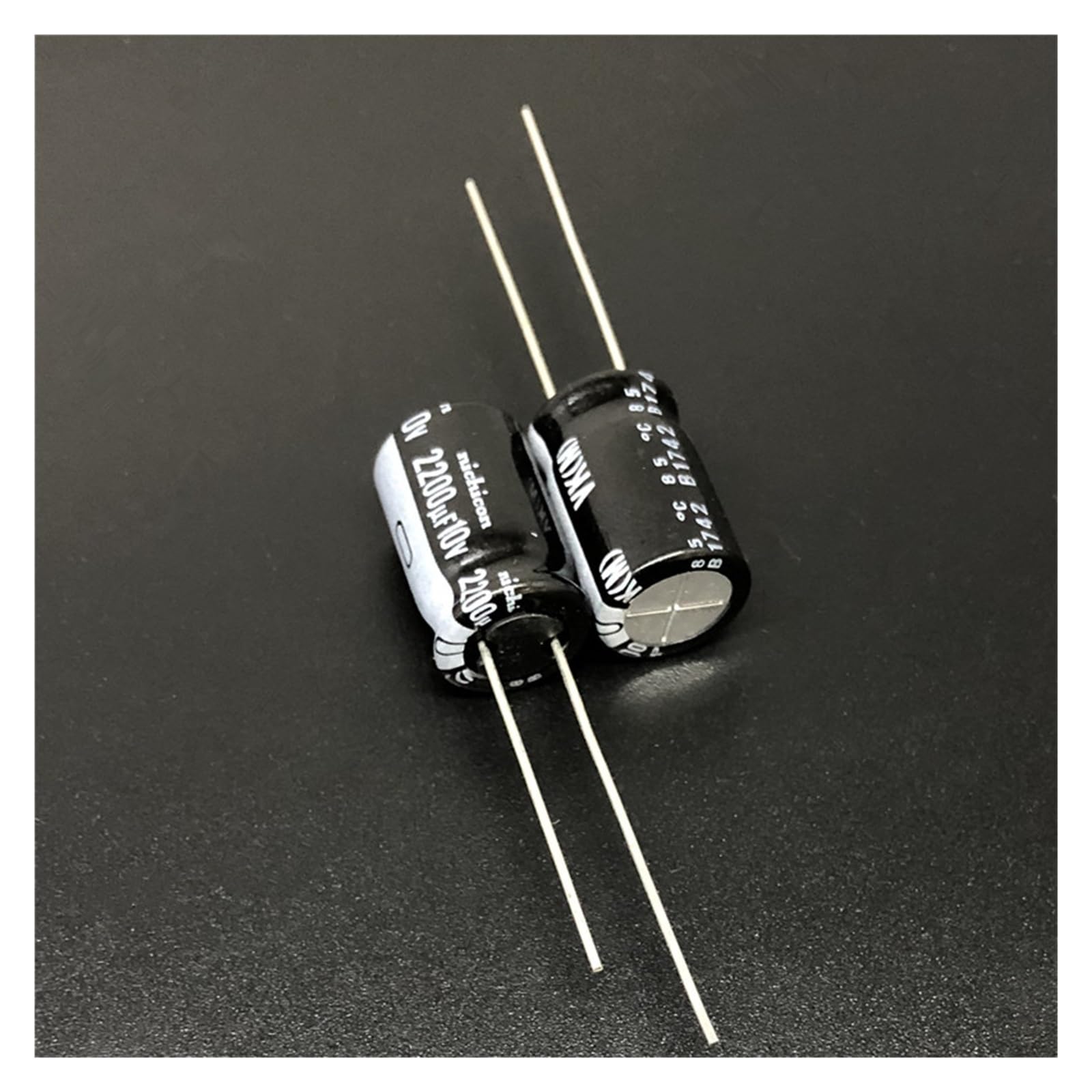 Lot de 10 condensateurs électrolytiques 2200uF 10V pour circuits imprimés