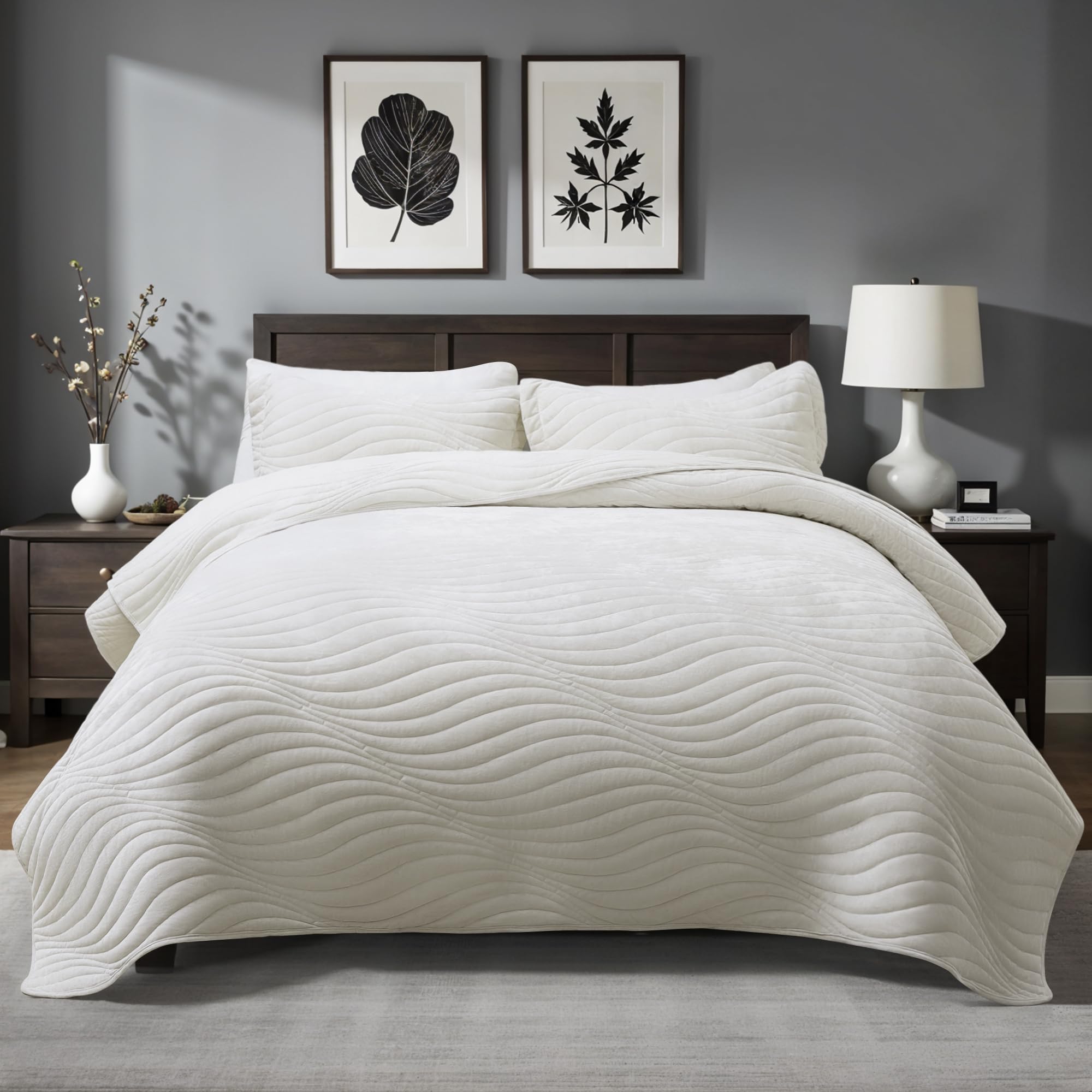 Travan Luxury Velvet Quilt Set King Size, Ultra Soft Velvet Bedding Sets, Lightweight Quilted King Quilt Bedding Set, Oversized Bedspread Coverlet with 2 Shams for All Season, Cream White