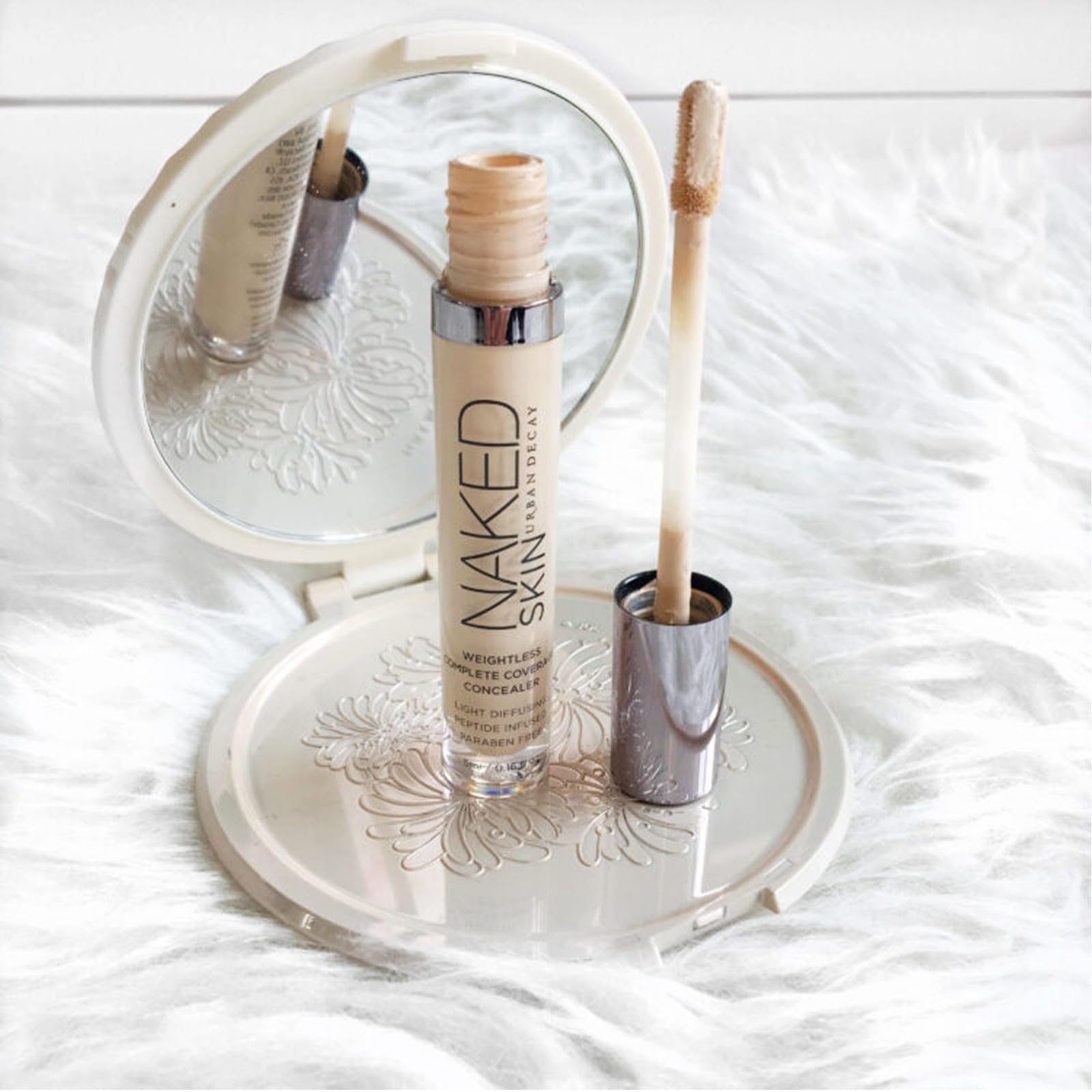 U-r-b-a-n D-e-c-a-y Naked Skin, Weightless Complete Coverage Concealer, Light Diffusing, Peptide Infused, Fair Warm - Image 3