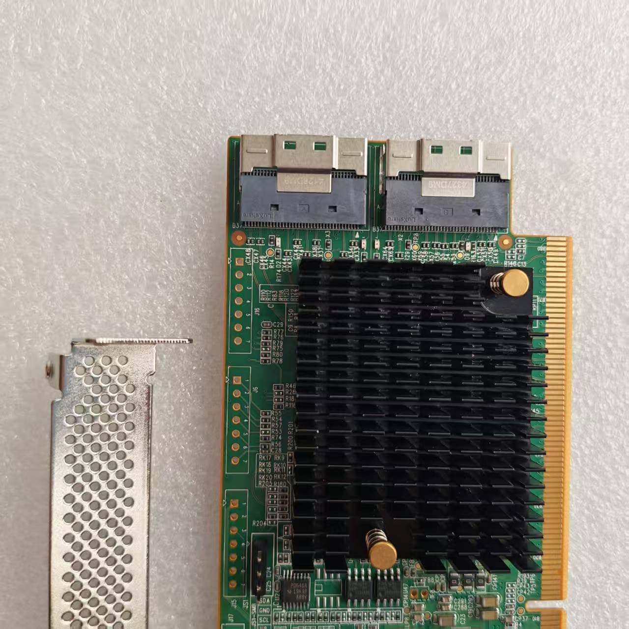 PCIe 4.0 x16 NVMe Expansion Card with 2 Port SlimSAS 8654 to 4 U.2 SSD Retimer Controllers