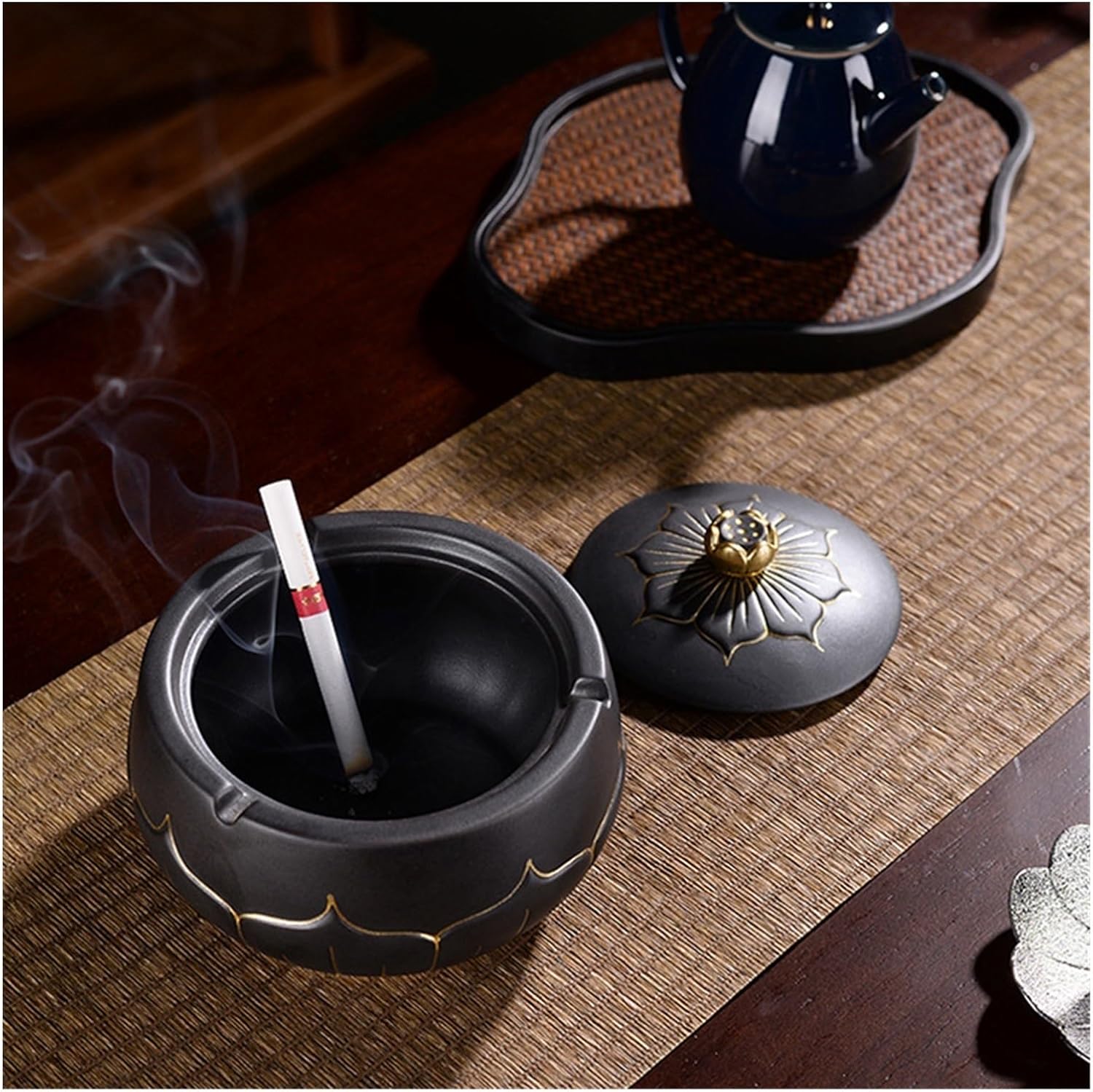 Weed Ash Tray Ceramic Ashtray With Lid Black Ashtray Easy To Clean Suitable For Home Office Cafe Garden Terrace Ashtrays for Cigarettes