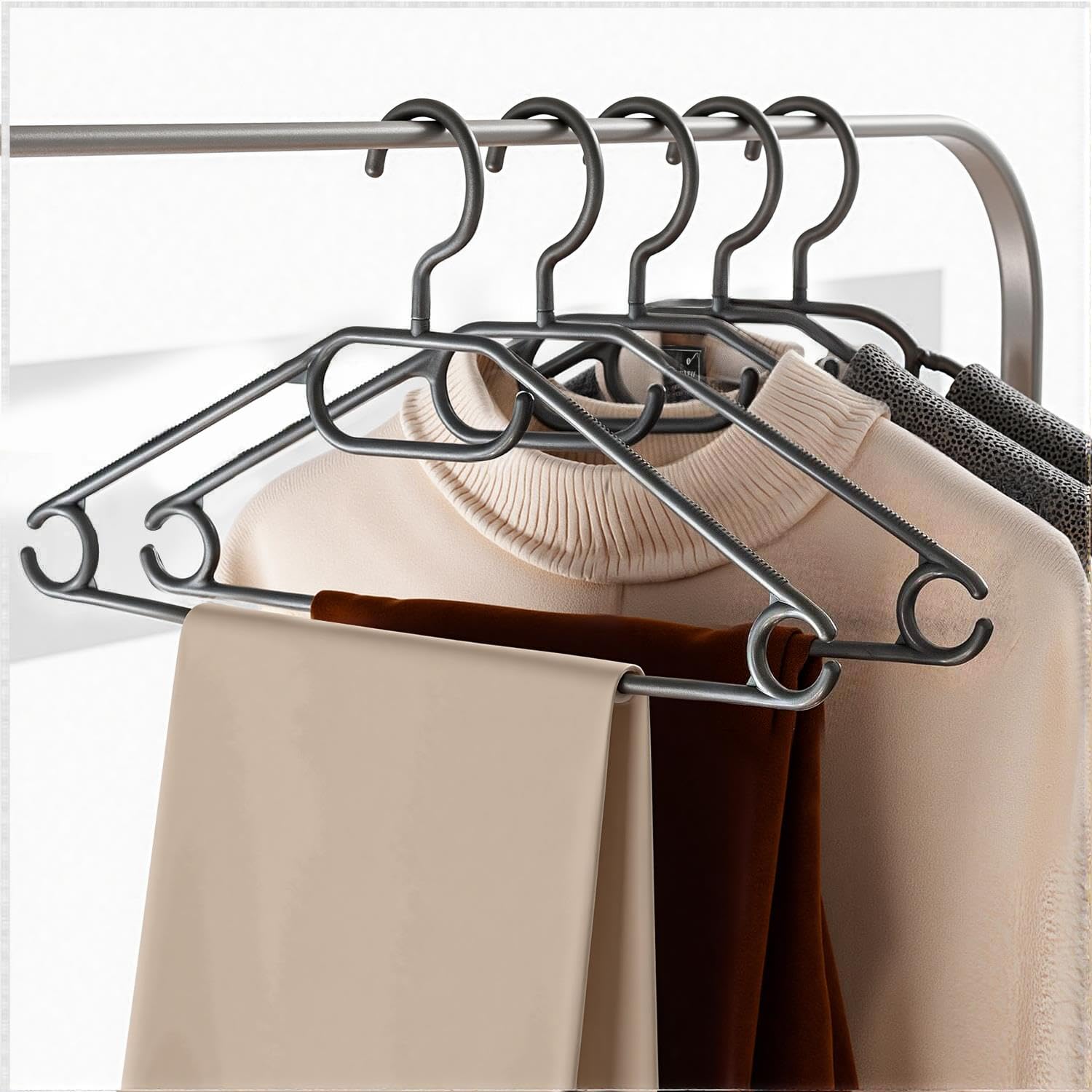 LIVHOME 20 Pack Flexible Plastic Hangers, Non-Slip Black Clothes Hangers with 360° Swivel Hook, Hooks for Ties/Scarves, 40cm Wide for Adult Clothes and Coats