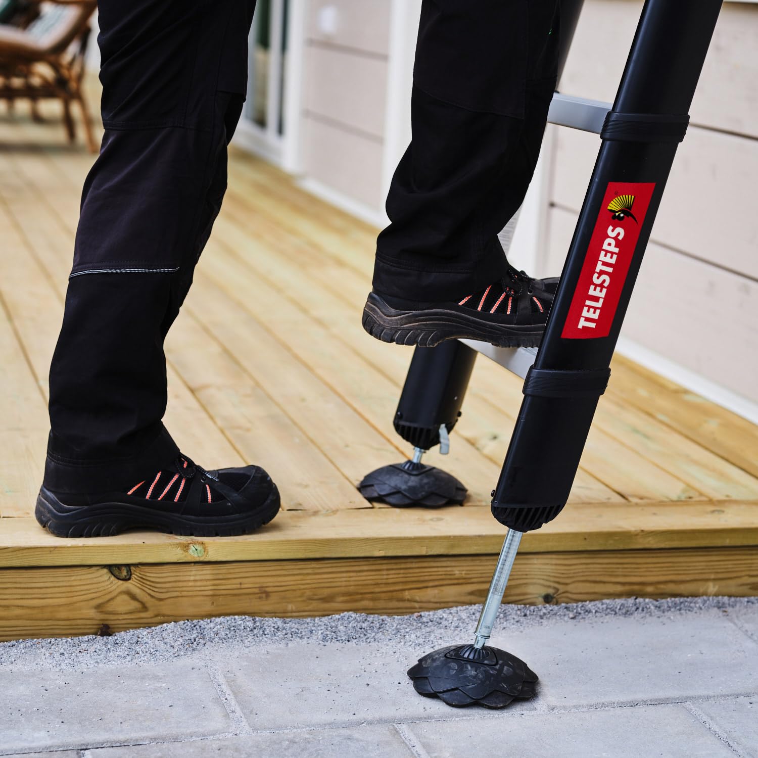 Telesteps Pieds de sécurité réglables pour échelles de I Seulement compatible avec produits de I Parfaitement adapté aux surfaces inégales I Déployable à une hauteur de 220mm max I 9190-209
