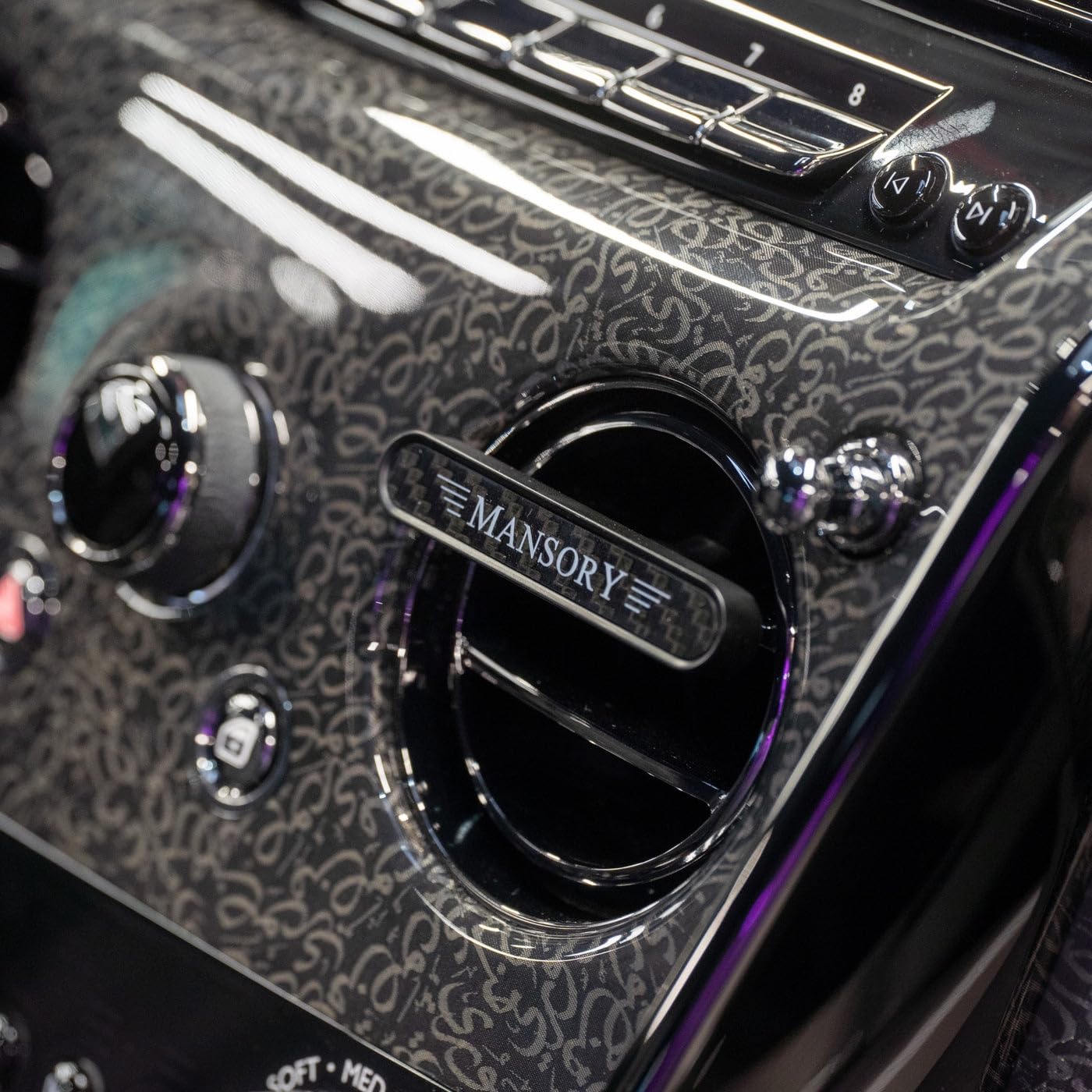 MANSORY Désodorisant de voiture de luxe sous licence officielle en métal et carbone, avec système magnétique, 3 parfums de qualité supérieure inclus