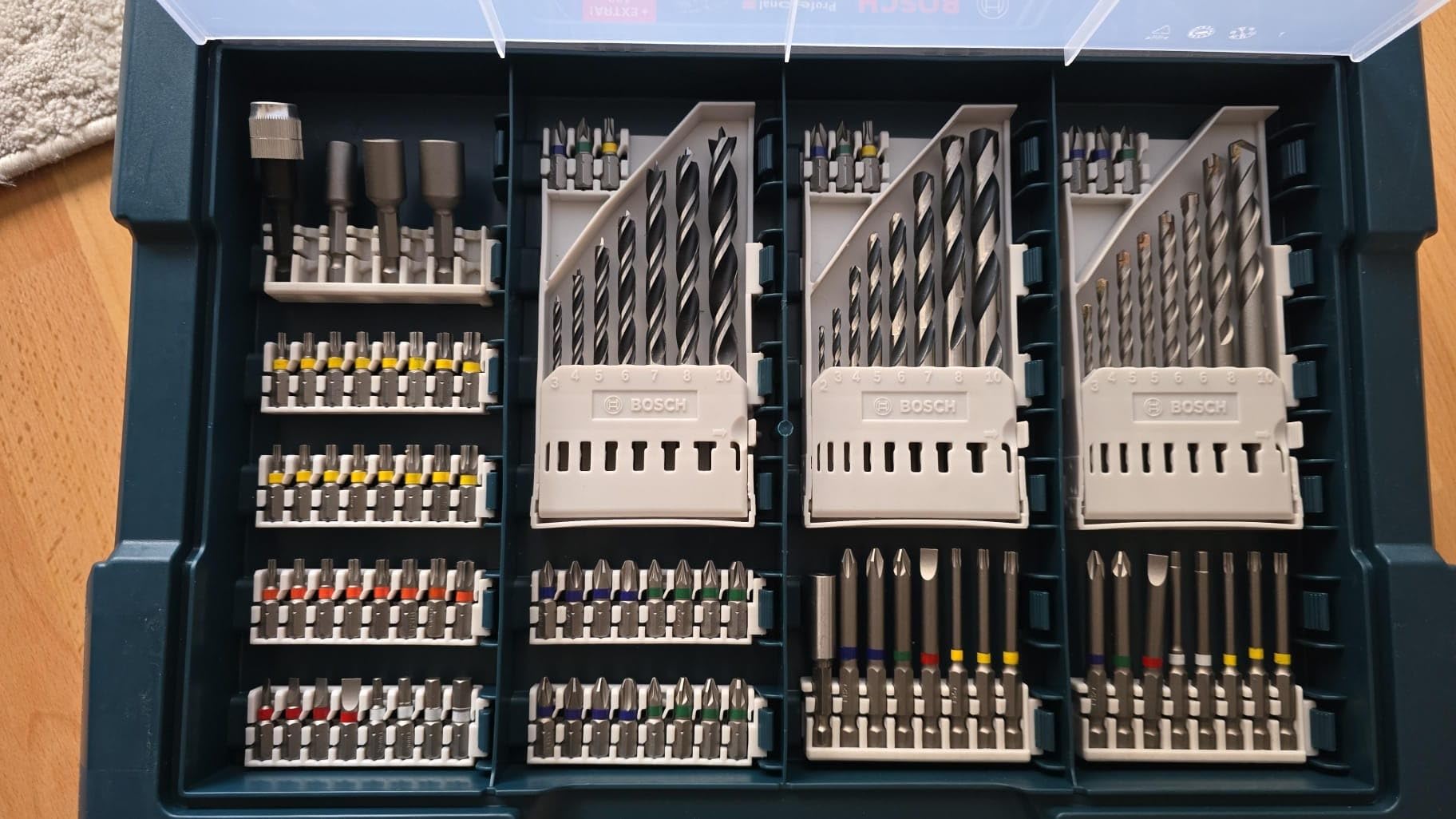 Kraftvoller Akku-Schlagbohrschrauber mit super viel Zubehör