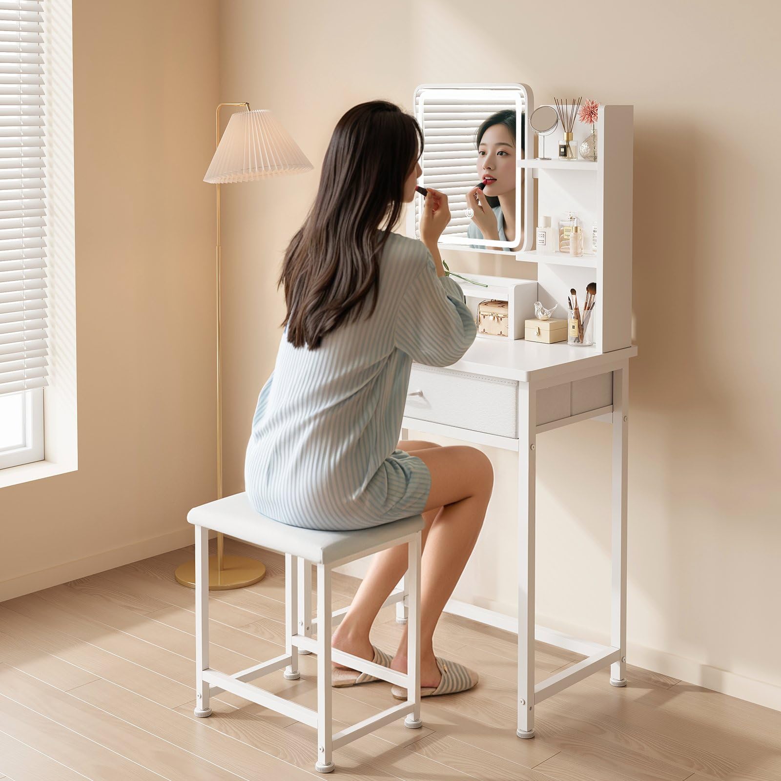 Amazon｜Yetom ドレッサーコンパクト 3色LEDミラーライト 収納沢山