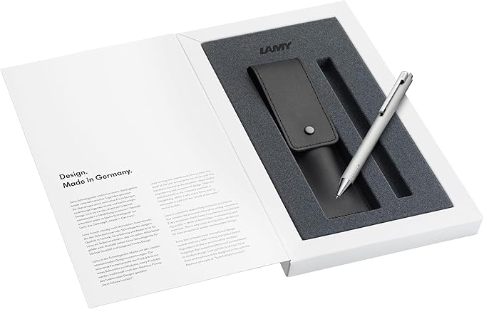 Lamy Set aus 1x econ Kugelschreiber 240 aus gebürstetem Edelstahl und 1x Lederetui in der Farbe schwarz für ein Schreibgerät, inkl. Großraummine M 16 schwarz Strichbreite M Lamy Set aus 1x econ Kugelschreiber 240 aus gebürstetem Edelstahl und 1x Lederetui in der Farbe schwarz für ein Schreibgerät, inkl. Großraummine M 16 schwarz Strichbreite M