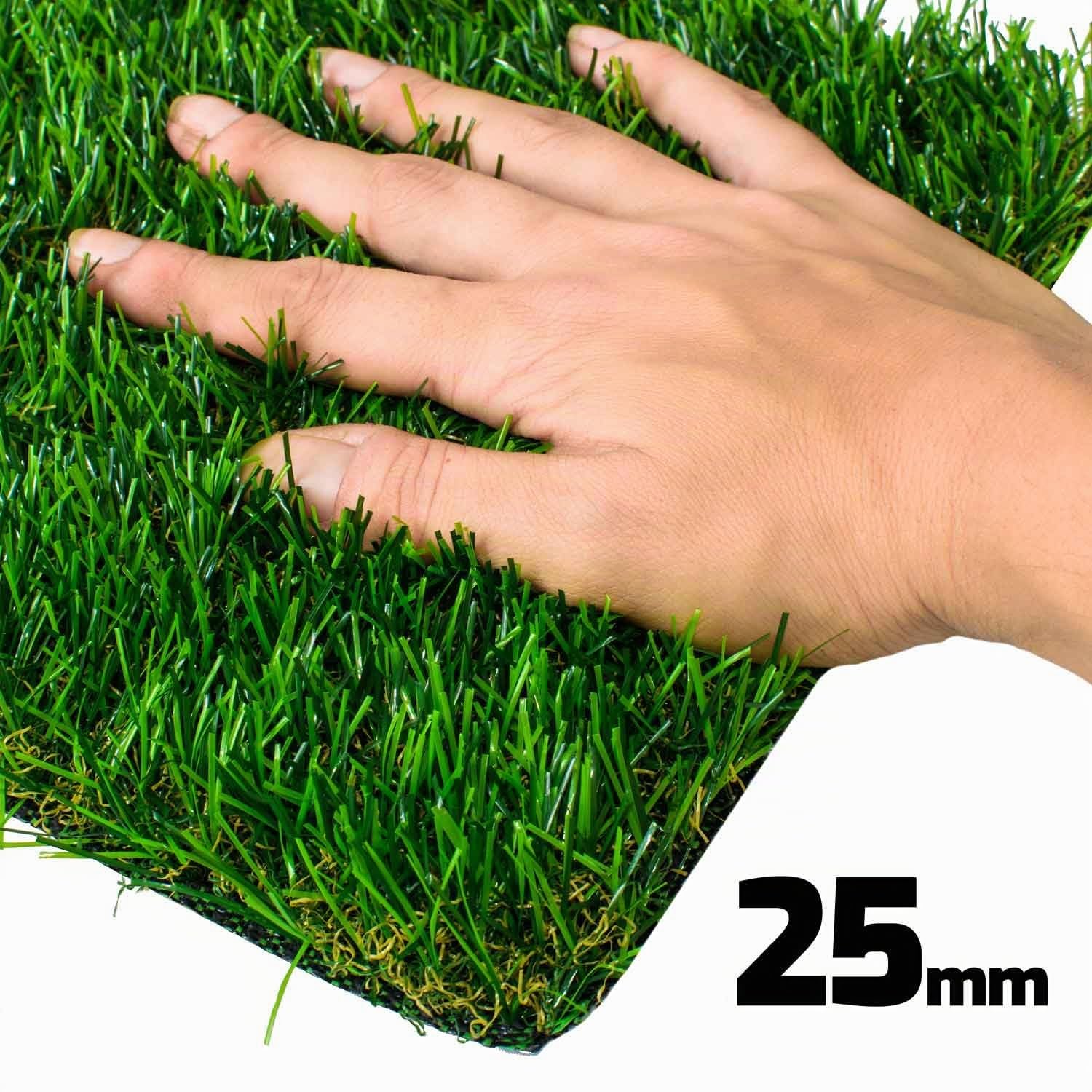 Prato sintetico in PE, tappeto di erba artificiale con supporto drenante in latex, pet friendly. Altezza/Spessore: 25mm, 30mm, 40mm, 50mm. Rotoli da 1x5m e 1x10m (25mm - 1x10MT - 10mq)