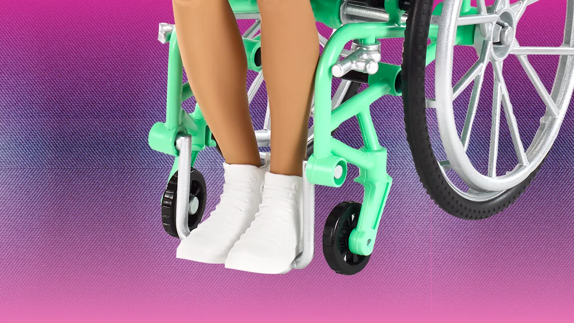 Barbie GWX93 - Ken Puppe mit Rollstuhl und Rampe, bekleidet mit einem Batik-Shirt, schwarzen Shorts, weißen Sneakern und Sonnenbrille, Spielzeug für Kinder von 3 bis 8 Jahren – Bild 7