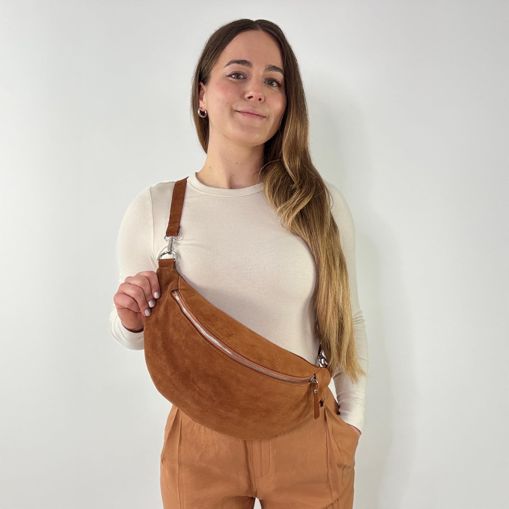 Bauchtasche aus Veloursleder in XL, große Wildleder Bauchtasche, Festival Tasche, Cross Body Tasche, Gürteltasche, Geschenk (Cognac)