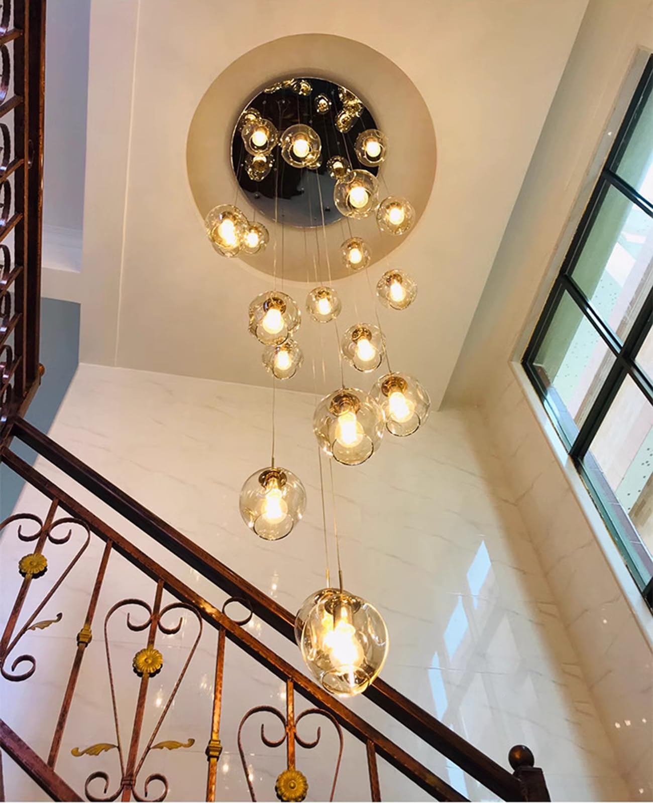 Pendelleuchte 10 Flammig Treppenhaus Glaskugeln Lampe Lang Decke Hängelampe,Längenverstellbare Hängeleuchte Kugelleuchte,Kugel Glas Hängend Deckenleuchte für Galerie,Treppenspirale,Flur