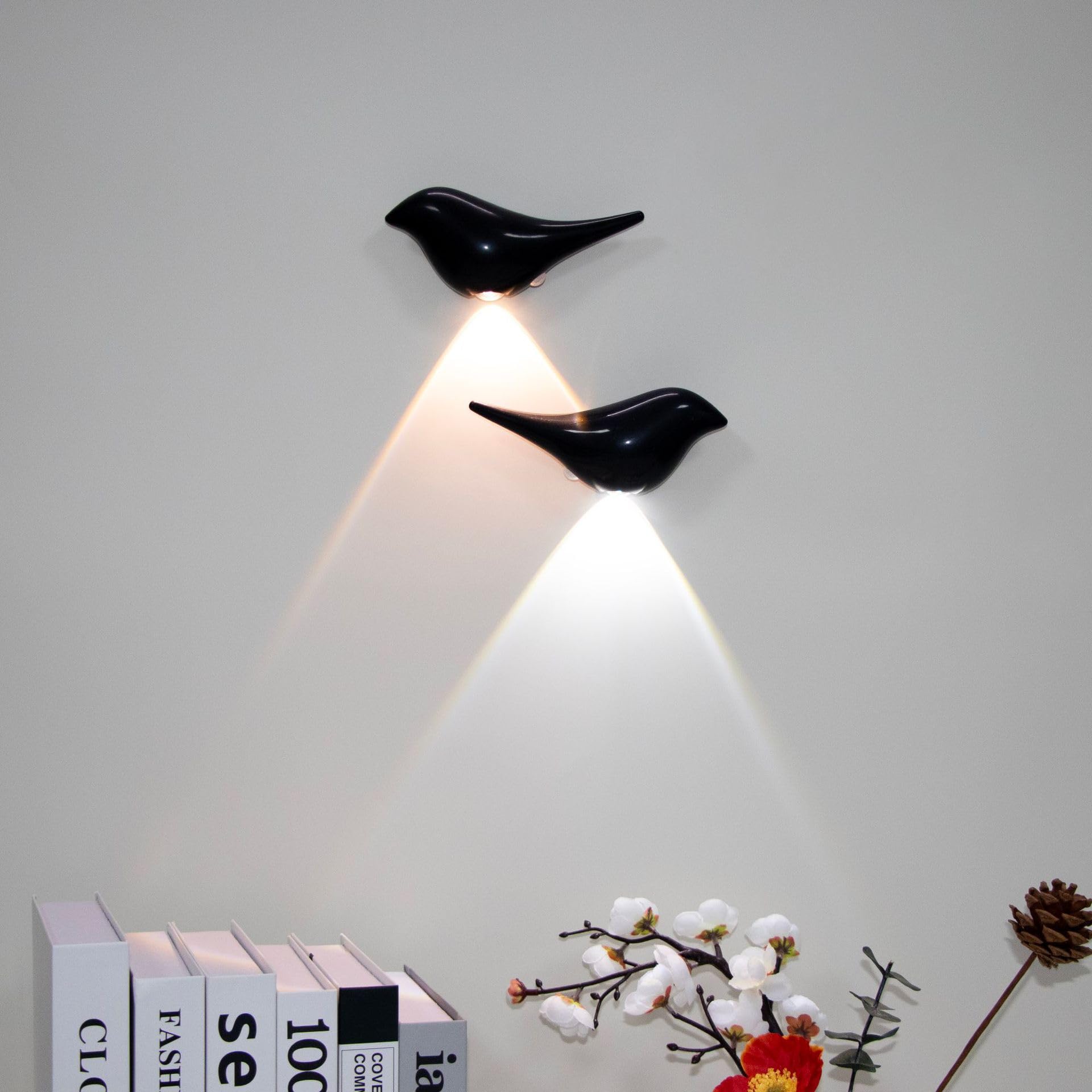2 Pezzi Lampada da Parete a LED per Interni con Uccello, Luce Senza connessione di Alimentazione con rilevatore di Movimento, Batteria da 1200 mAh, Treppe Ricaricabile Tramite USB,