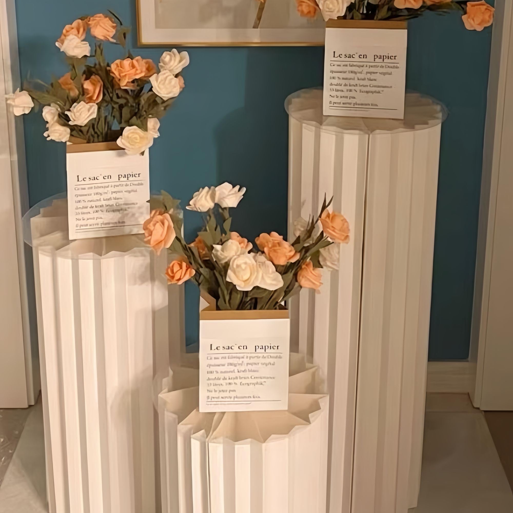 5 vasi Colonne espositive Pieghevoli cilindrici in PVC Bianco per Decorazioni di tavoli per Matrimoni, fidanzamenti e Compleanni, Supporti per Cartone Feste, piedistalli espositori