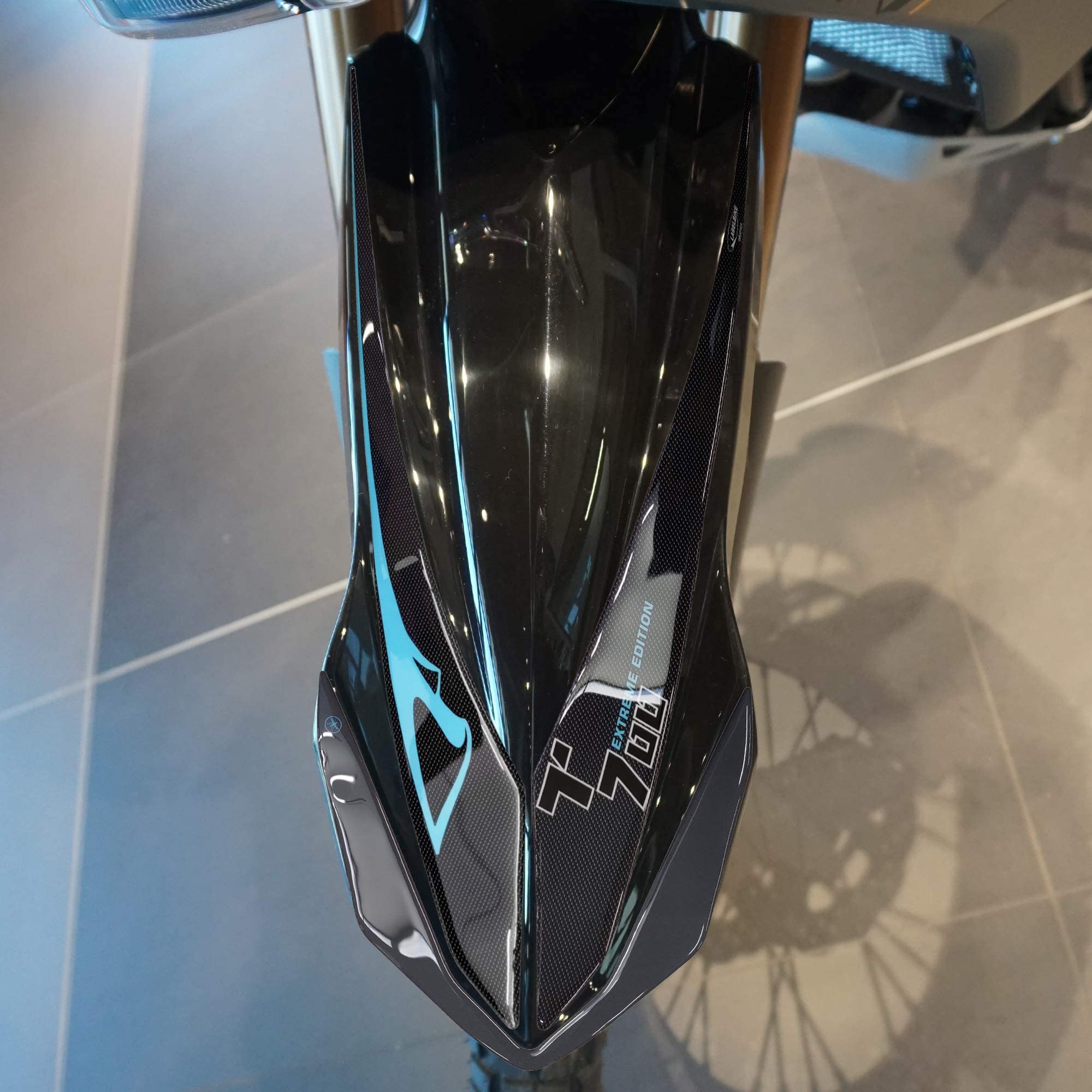 Autocollant moto Yamaha Tenere 700 bleu pour protection de réservoir en roadtrip