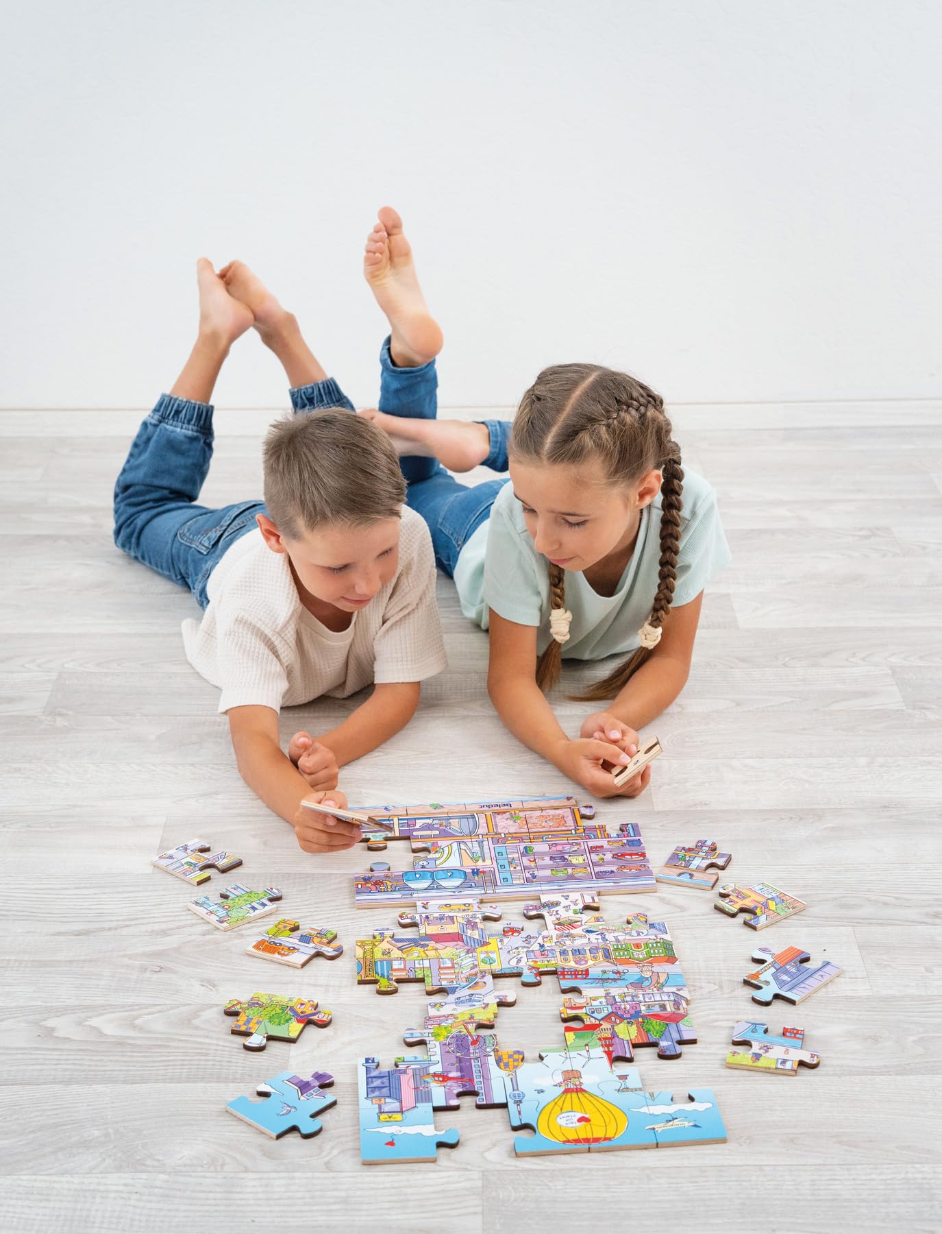 Beleduc Bodenpuzzle Stadtleben XL – 45 Teile – Großes Kinderpuzzle ab 3 Jahren – Stadt und Verkehr Lernpuzzle – 92 x 92 cm – 3 Puzzle Werden zu 1 XL Puzzle - Wimmelbild