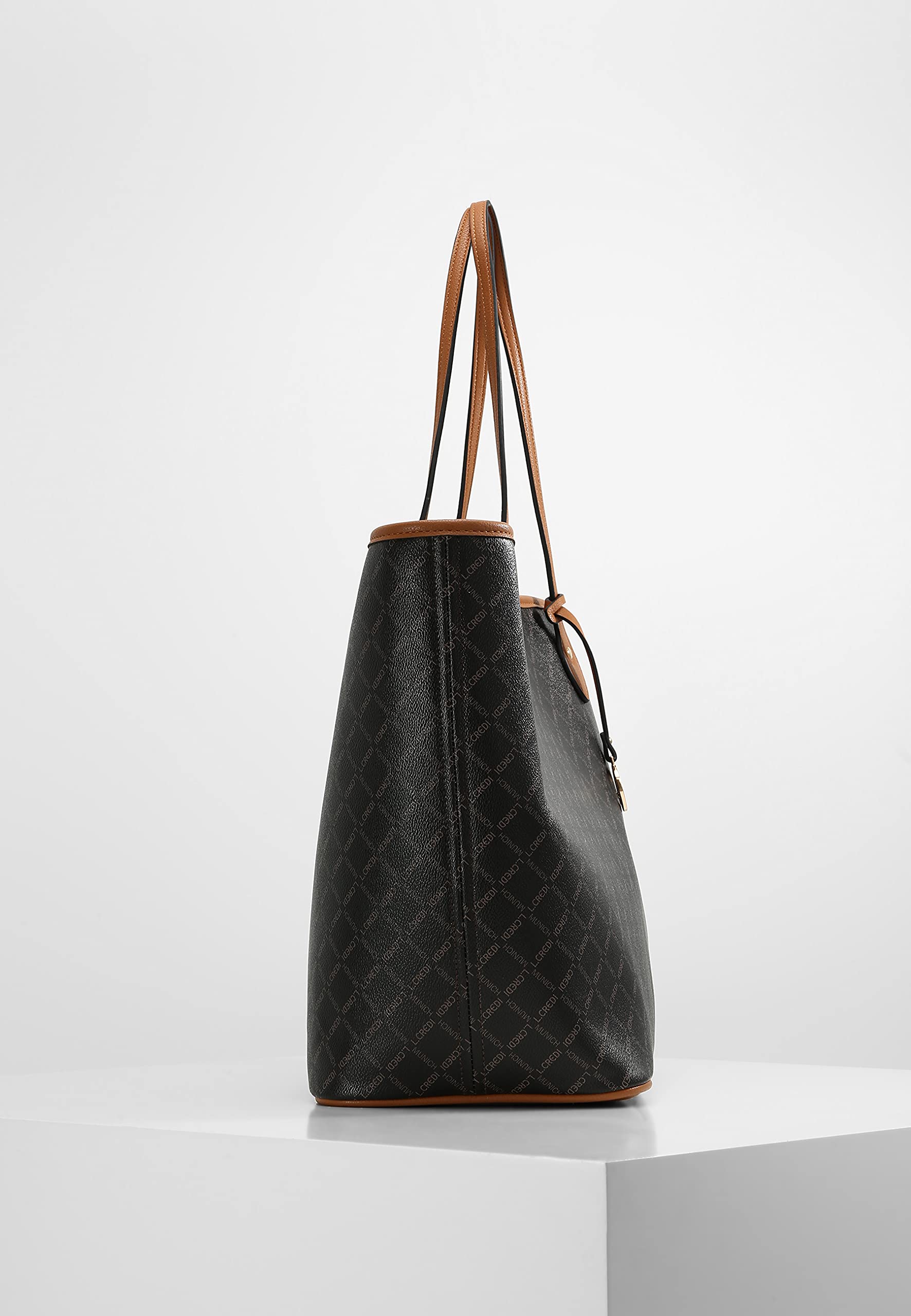 L.CREDI Handtasche Filiberta mit Label-Applikationen