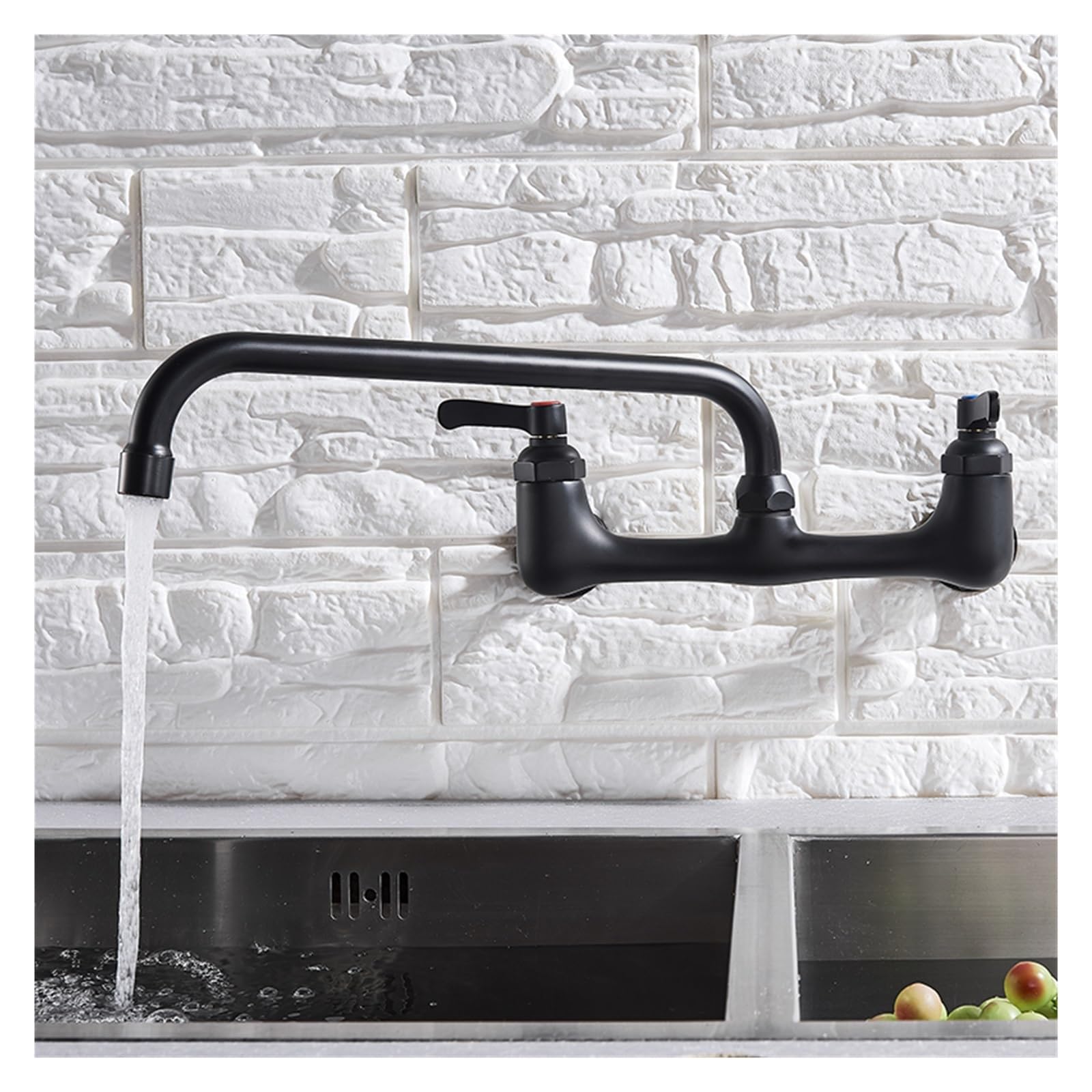 Grifo de cocina de pared de doble mango para solucionar falta de espacio